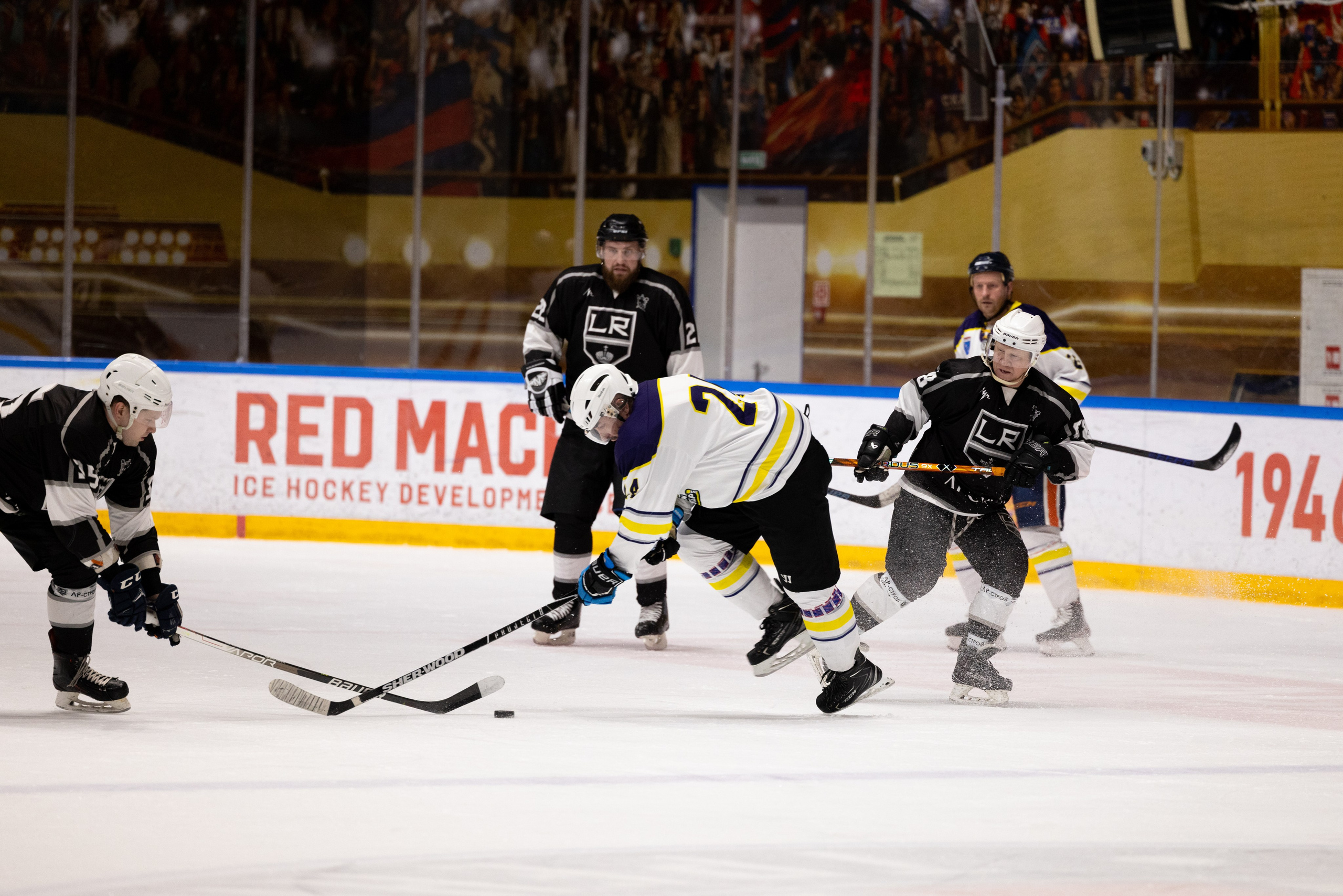 Бульдозер vs. LR-строй. Фотограф Александр Заломаев