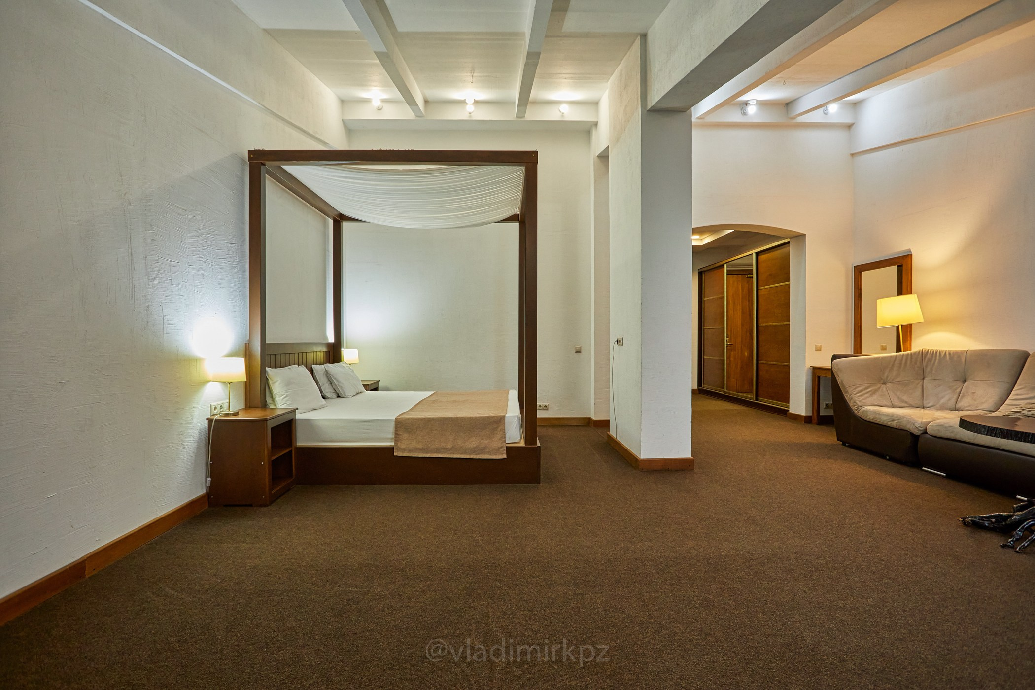 фотосъемка интерьеров гостиницпрофессиональный фотограф отелейпродающие фото для яндекса островок Островок, Суточно.ру, Твил, Отелло, Яндекс.Путешествия, Travelata , Hotellook фотограф для отеляинтерьерная съемка номеровфотосъемка апартаментоврекламное фото гостиниц