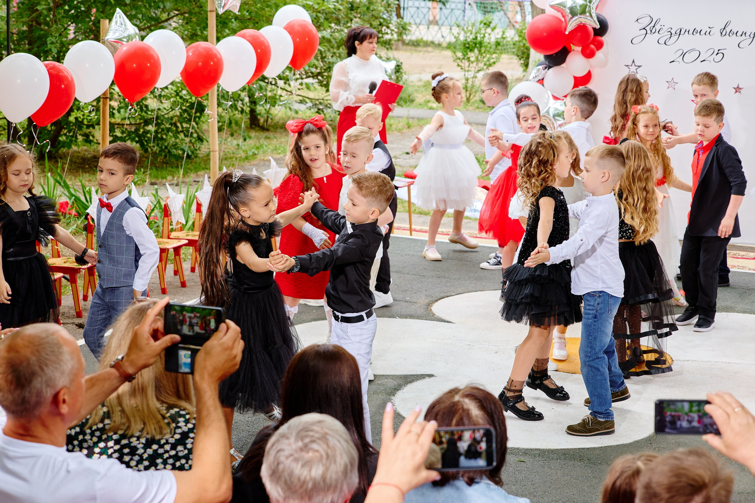 Выпускной 45 сад. Фотограф Выпускные альбомы Таганрог Сергей Коробченко