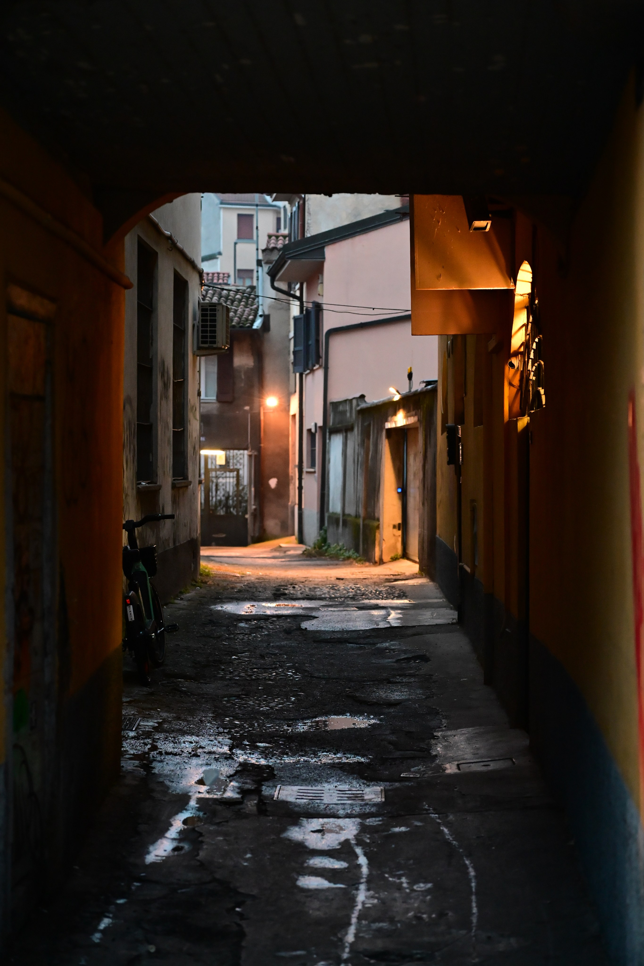 Milano: Navigli, City, Trams. Фотограф Минск
