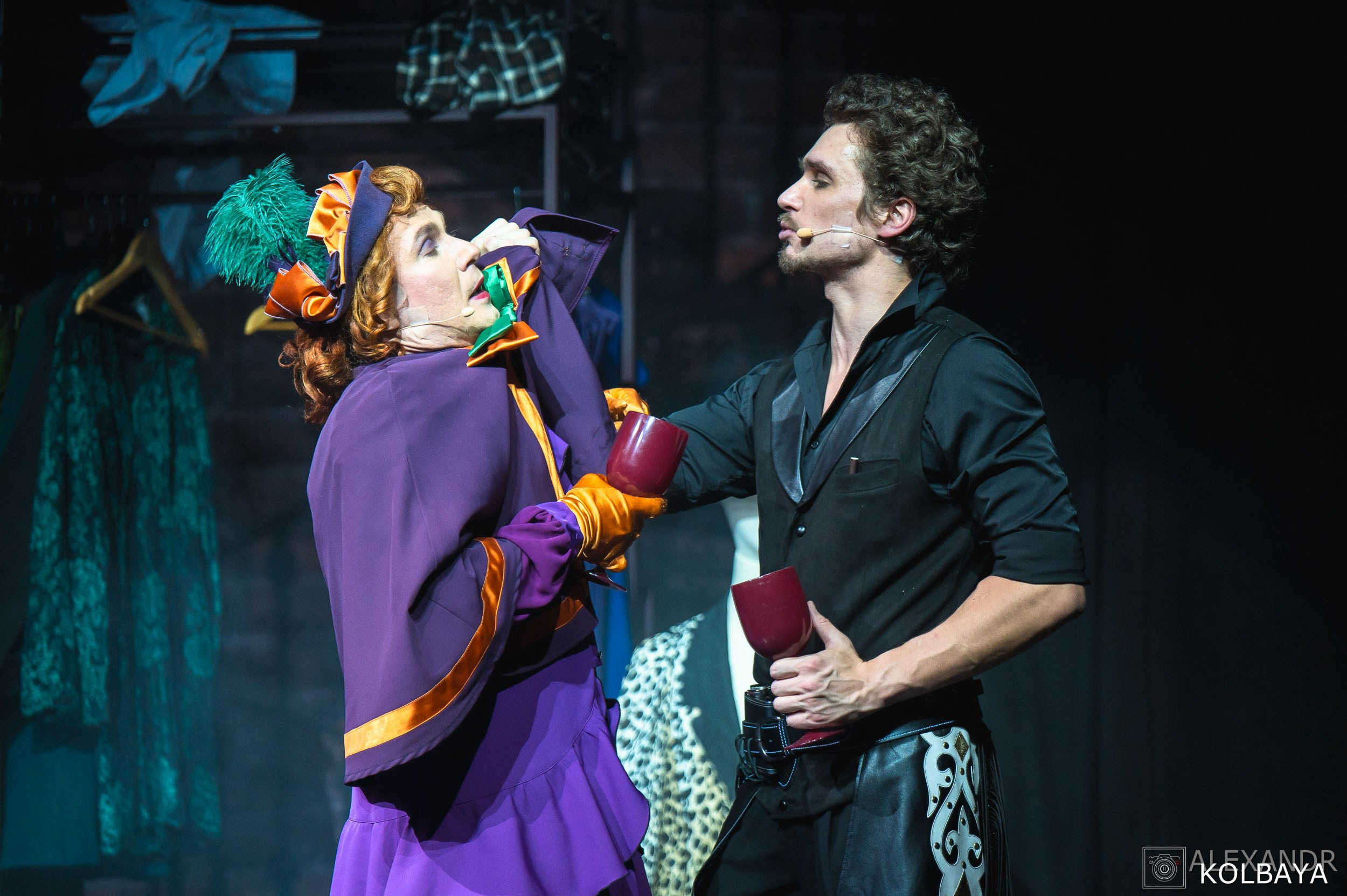 Фотографии со спектакля «Привет, я тетя Чарли». Концертный и театральный репортажный фотограф в Москве Александр Колбая