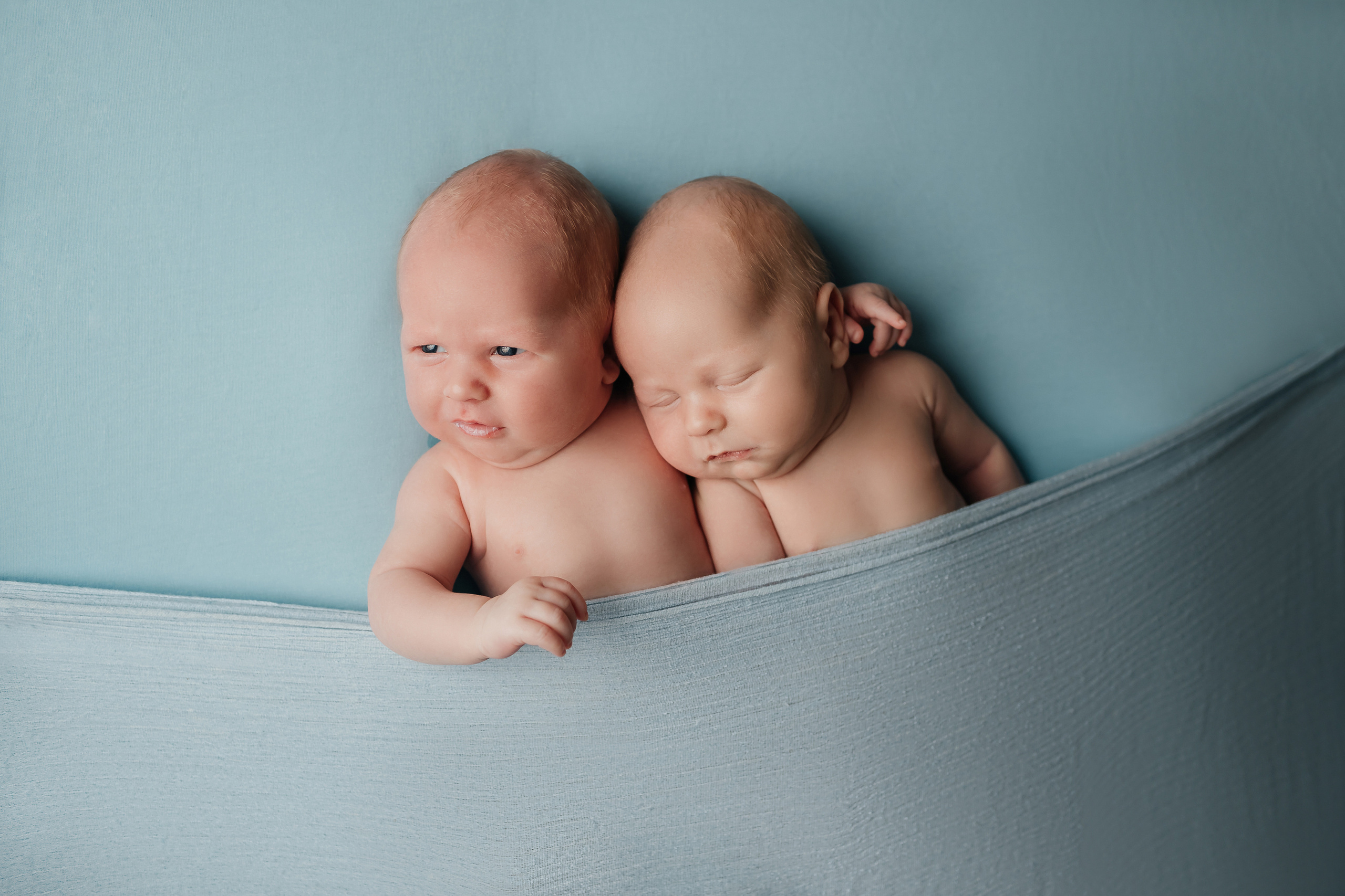 Миша и Гриша 28 дней (съемка в студии). Детский, семейный и фотограф новорождённых в Ярославле Анна Салова