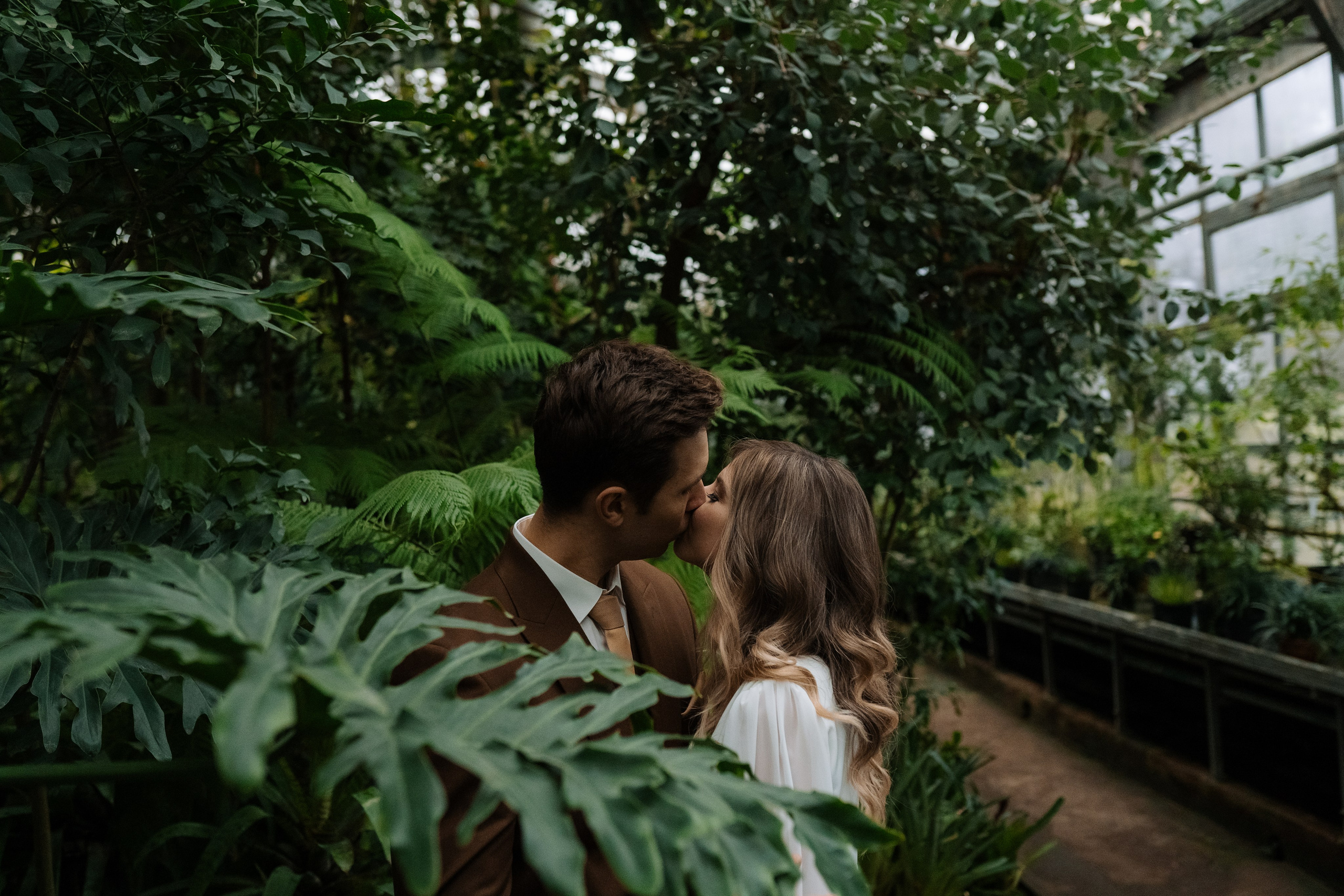 Свадебная фотосессия в оранжерее, Москва. Свадебный фотограф в Москве Анна Полушина