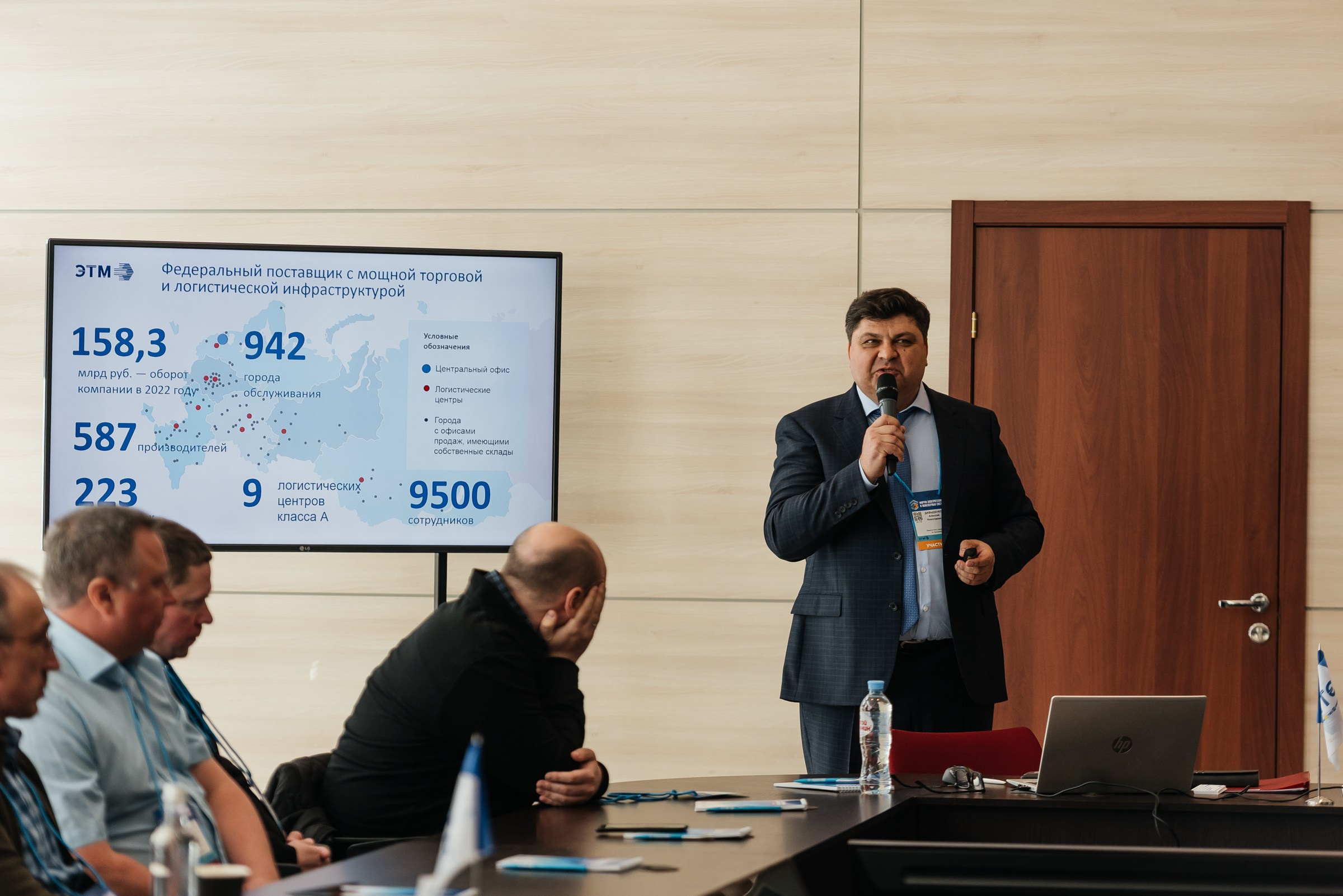 Репортажная съёмка на форуме ЭТМ. Свадебный фотограф в Санкт-Петербурге Венера Ахметова