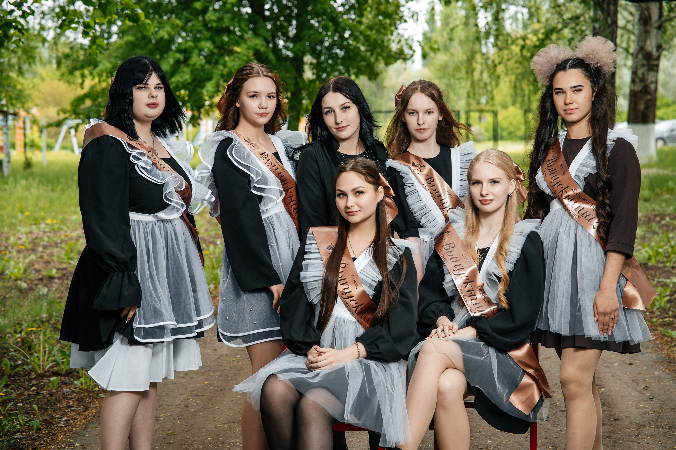 Сочная классика. Школьный фотограф в Валуйках. Фотосессии для выпускников и изготовление выпускных альбомов в городе Валуйки и в Белгородской области