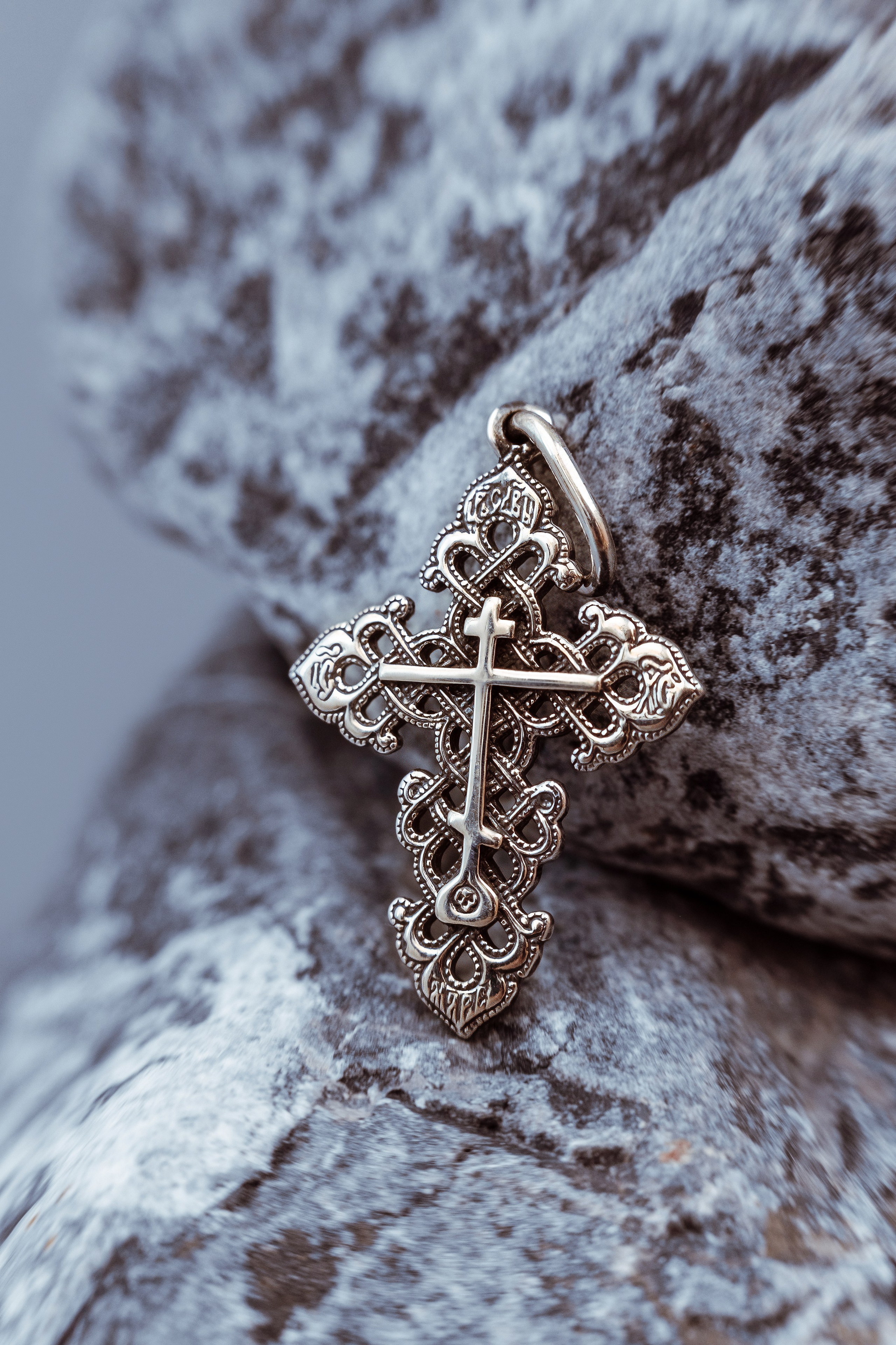 Съемка серебряных украшений в Санкт-Петербурге. Фотосессия для маркетплейсов