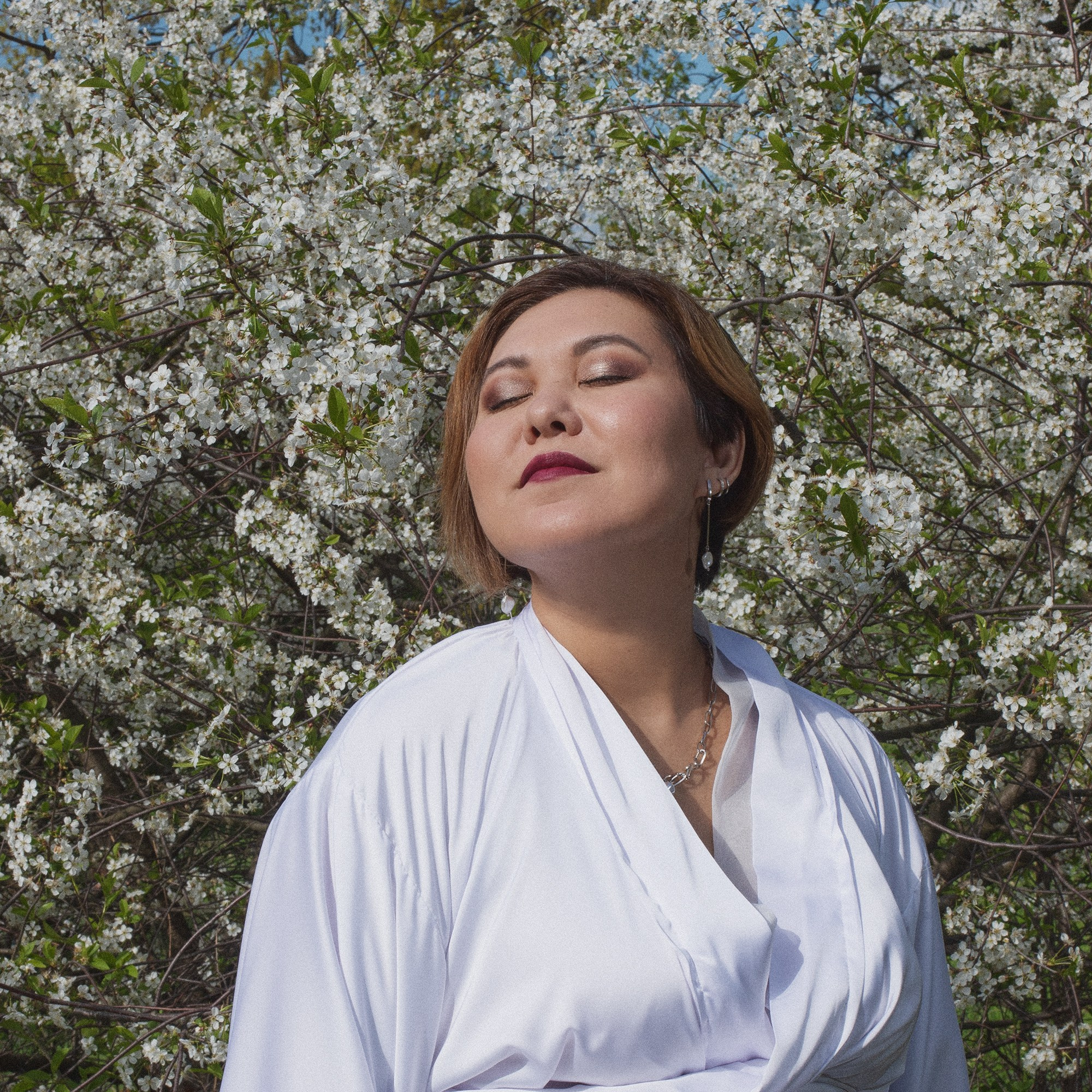 Семейная фотосессия в весеннем саду. Необычные портретные фотосессии под ключ в Москве