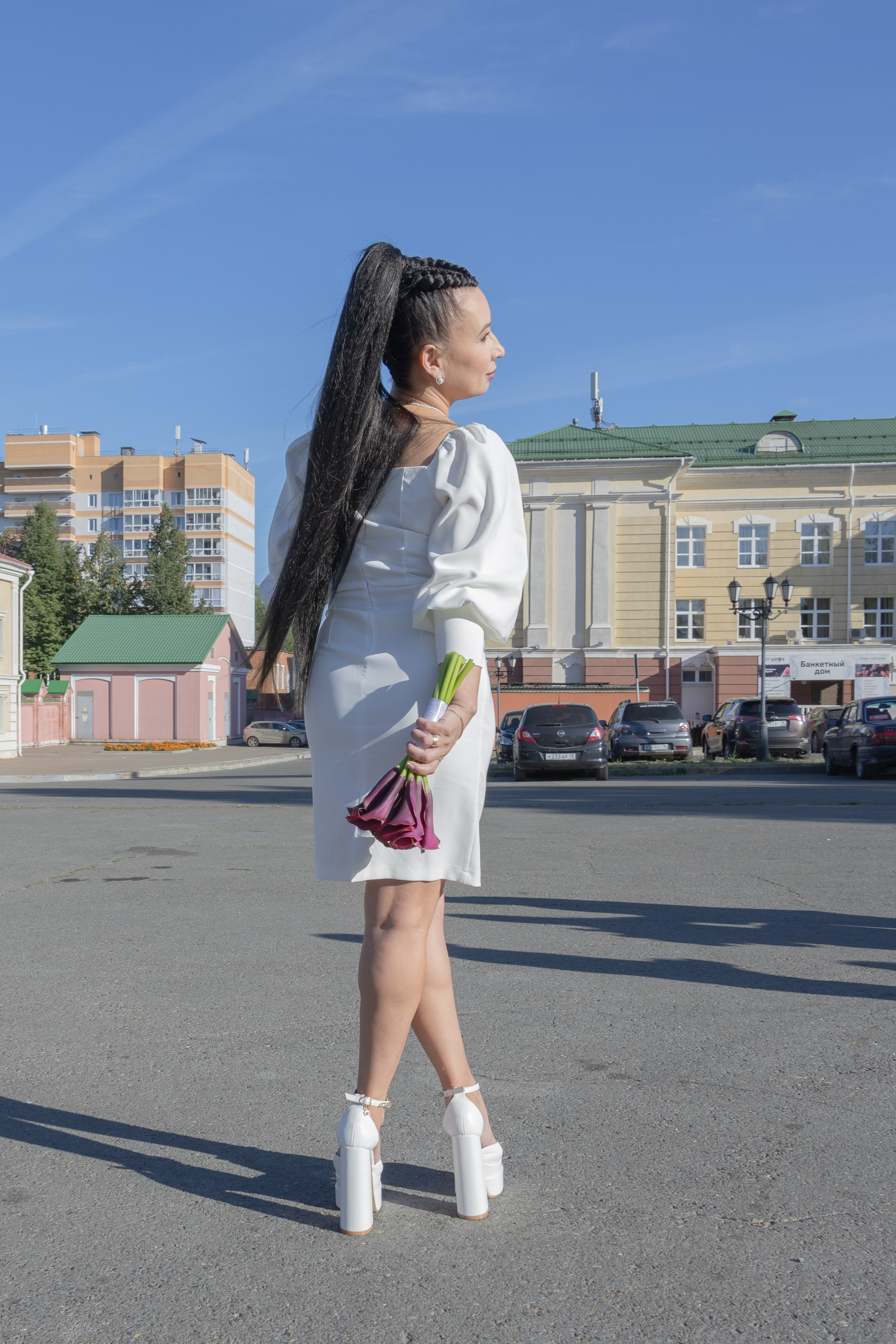 Невеста в коротком платье