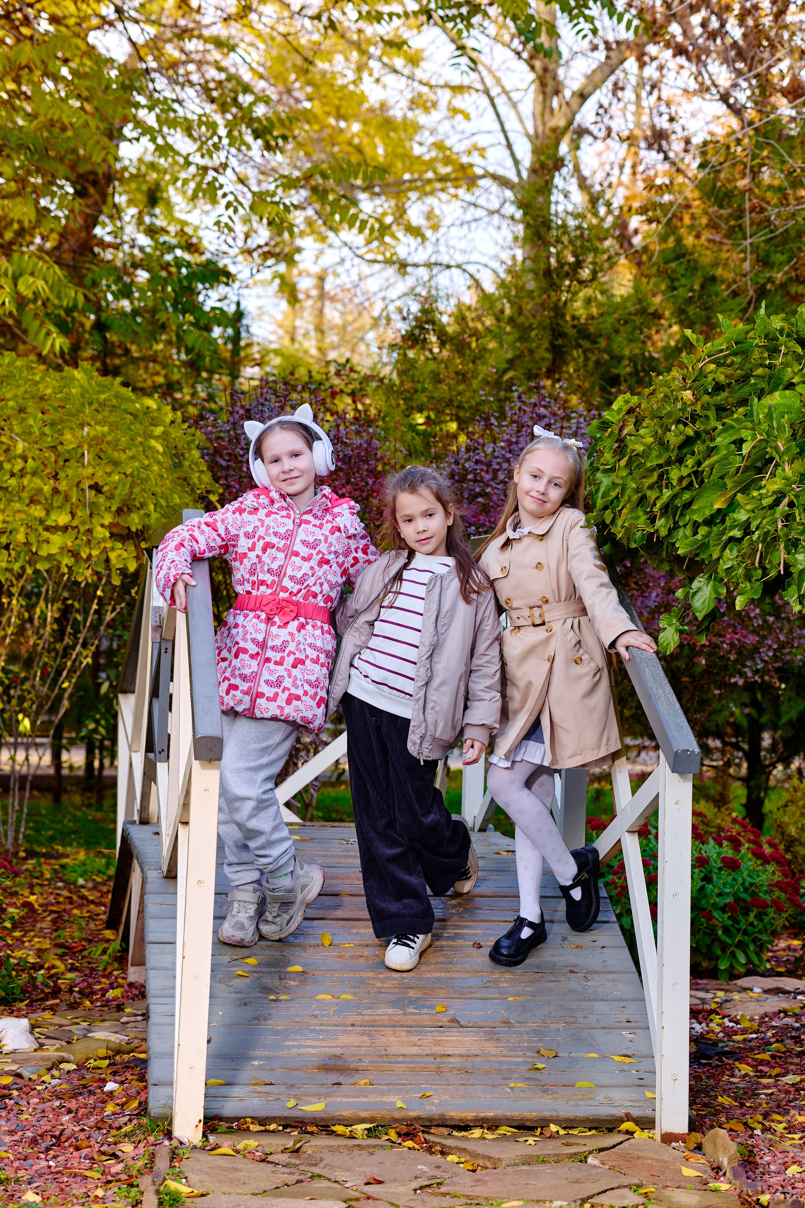 Прогулка в парке классом. Фотограф Выпускные альбомы Таганрог Сергей Коробченко