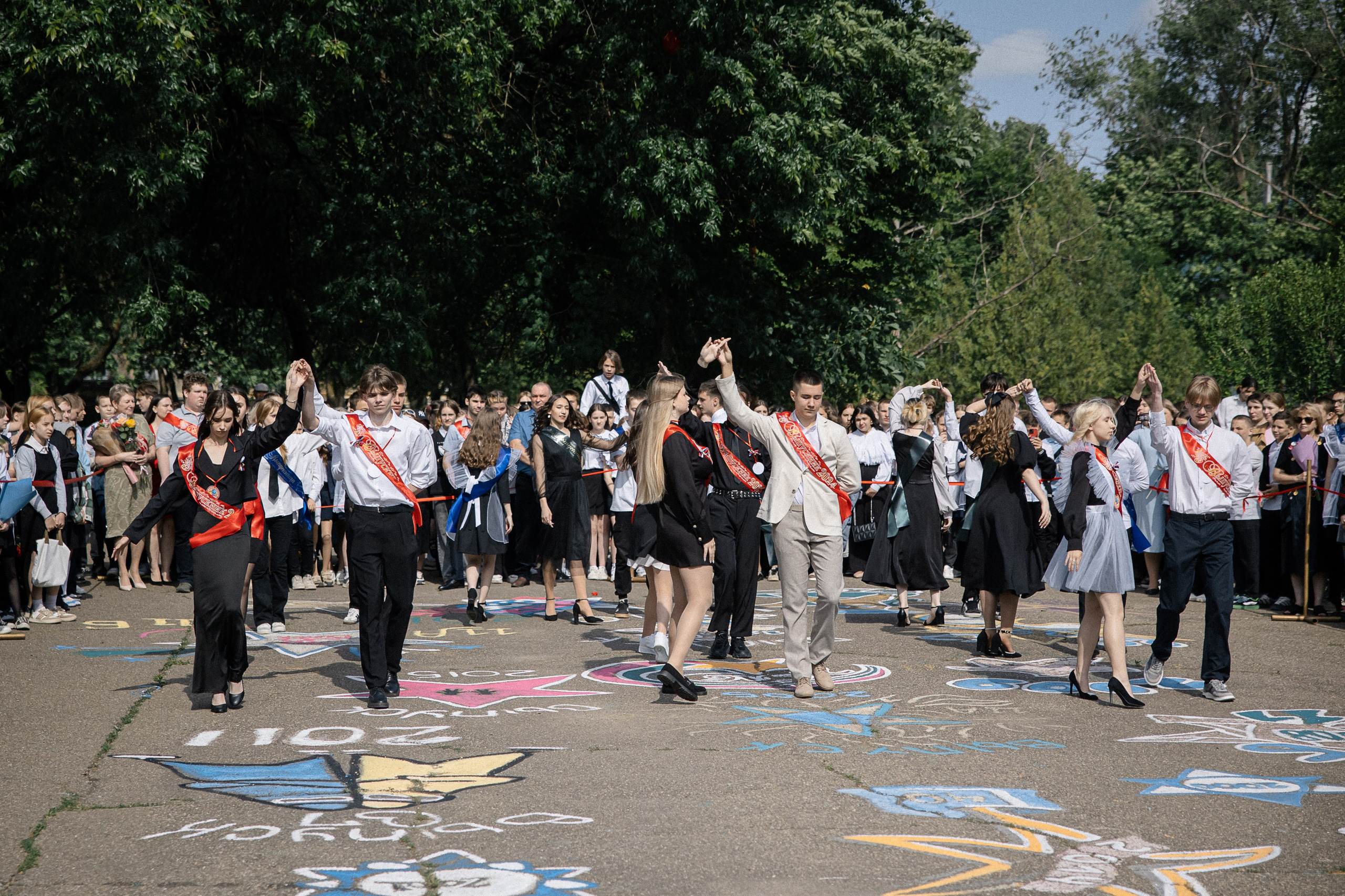 Последний звонок — линейка. Свадебный фотограф Роман Еремеев
