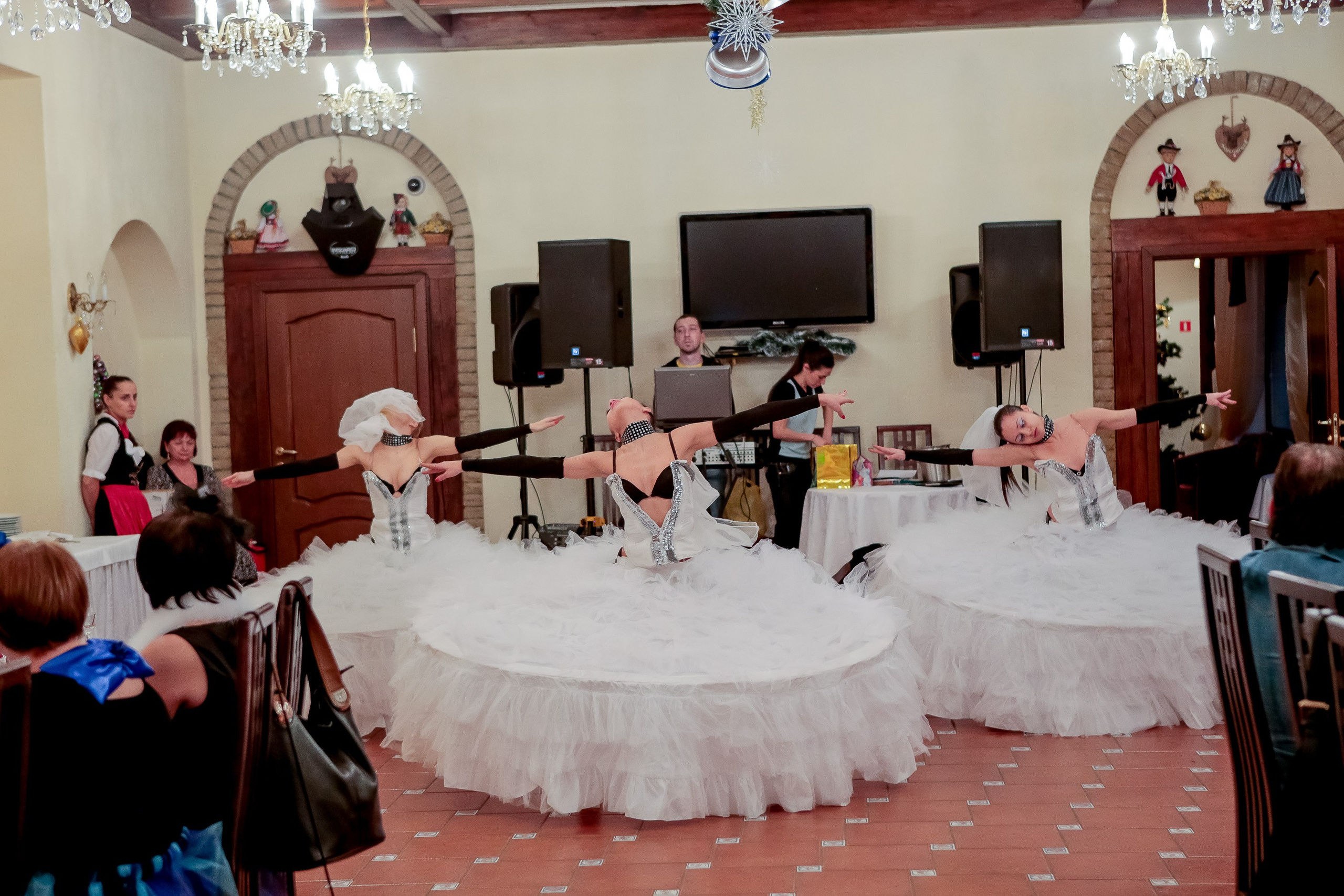 Корпоратив. Max Matvich and Victoria Basova are professionals in their field