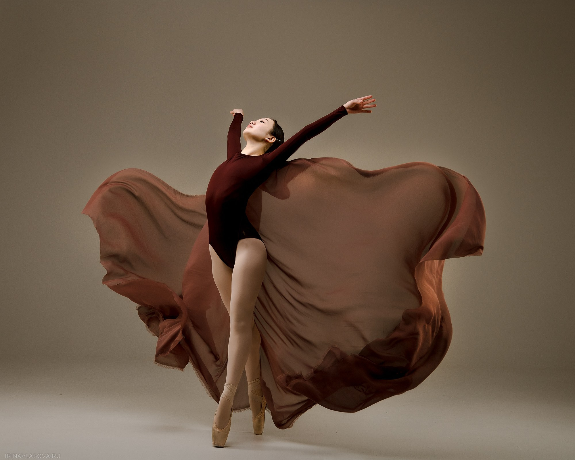 photo shoot of ballerinas with fabrics