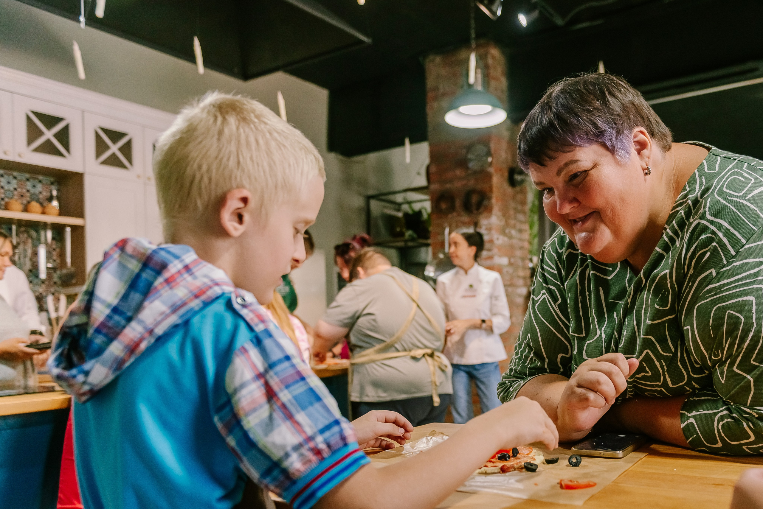 Инклюзивная кухня добра в Артишок 30. 07.35. Детский фотограф, семейный фотограф и репортажи в Кемерово