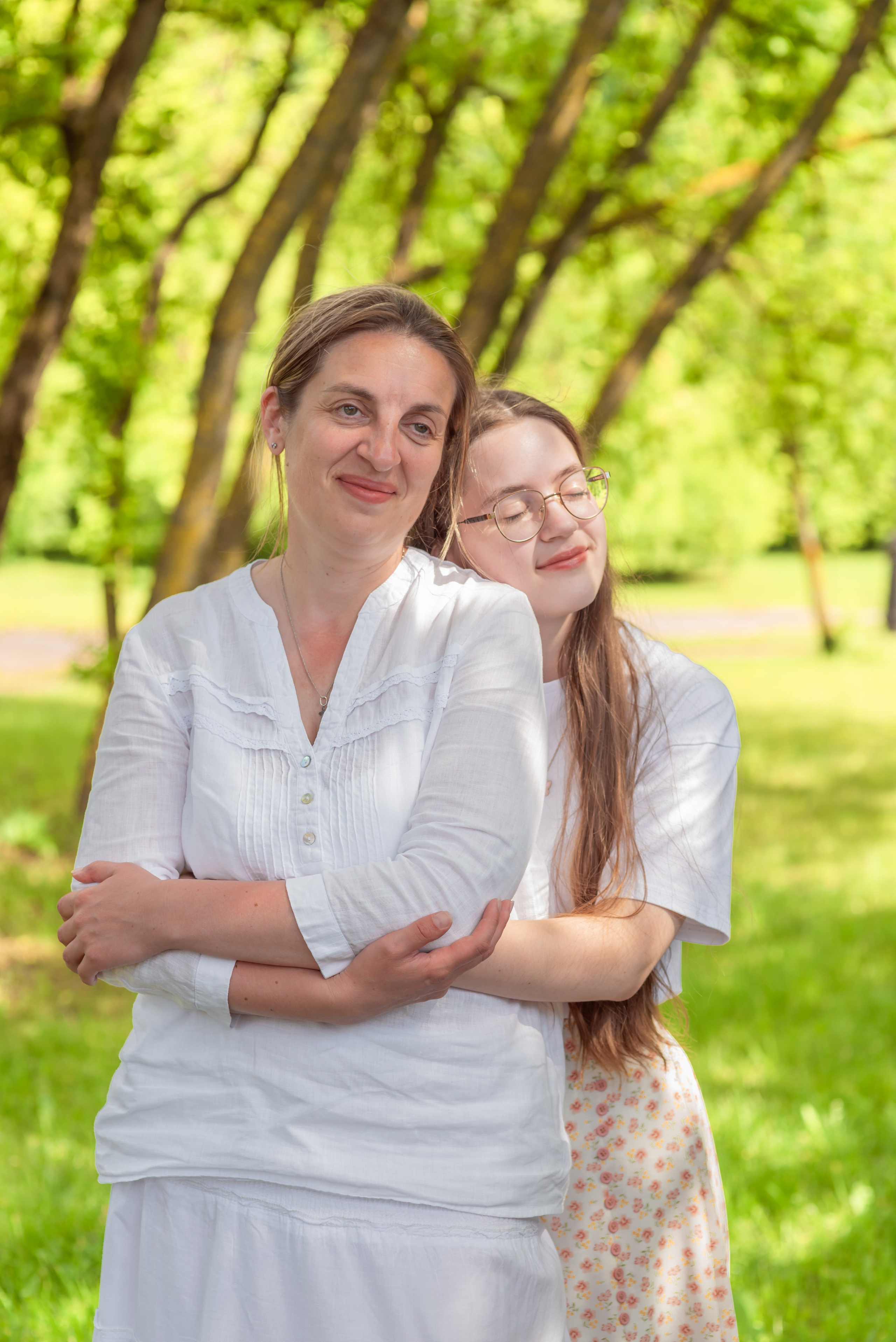 Мама и дочь в Лошицком парке. Фотограф Крещения и Венчания. Минск и другие города. Почтенная Наташа