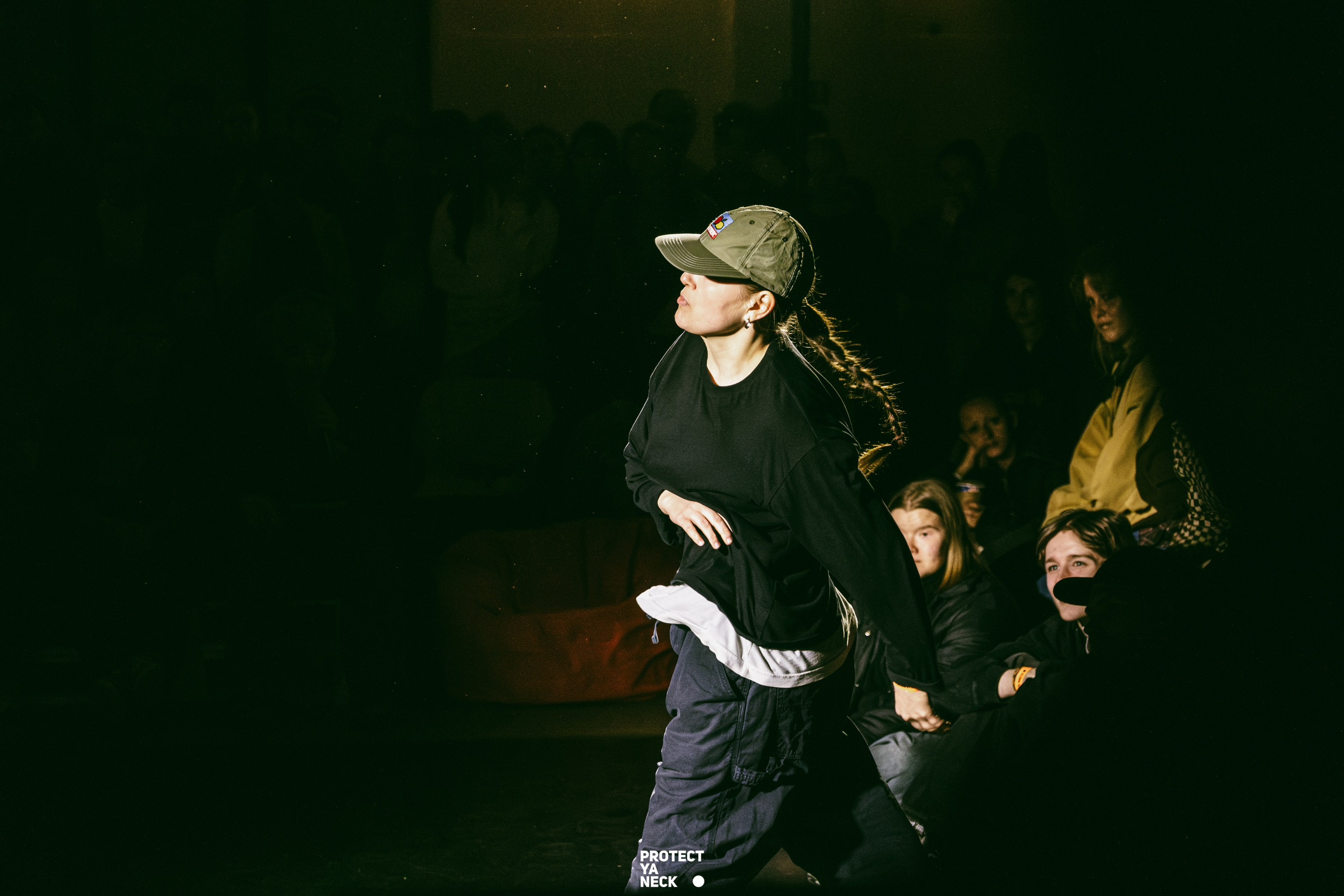 PROTECT YA NECK 22/03 (@youlovebu). Соня бу тебя сфоткала