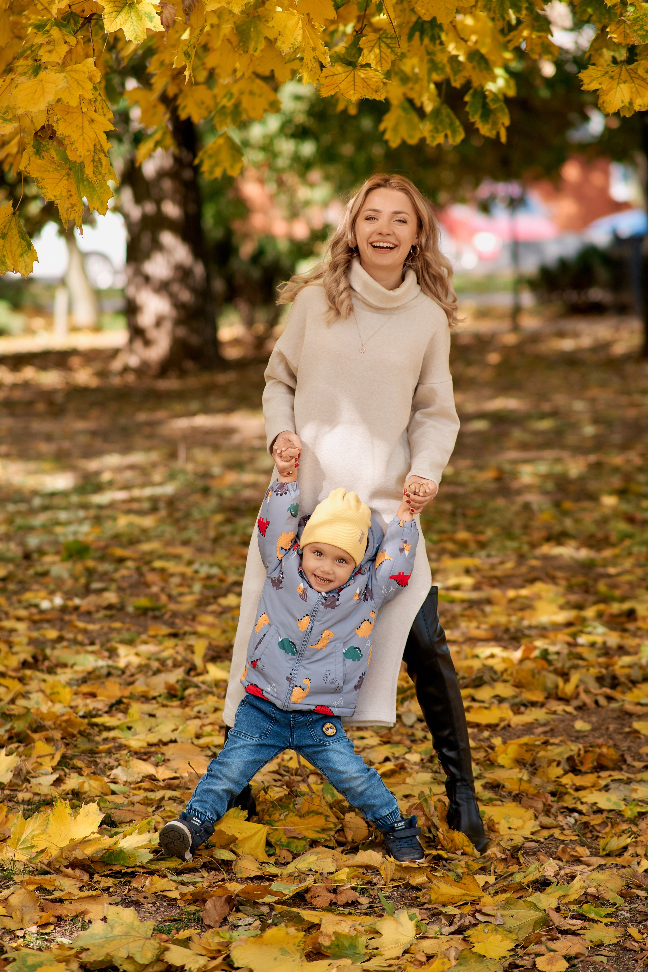 Осенняя прогулка мамы с сыном. Фотограф Таганрог Анна Трайжон