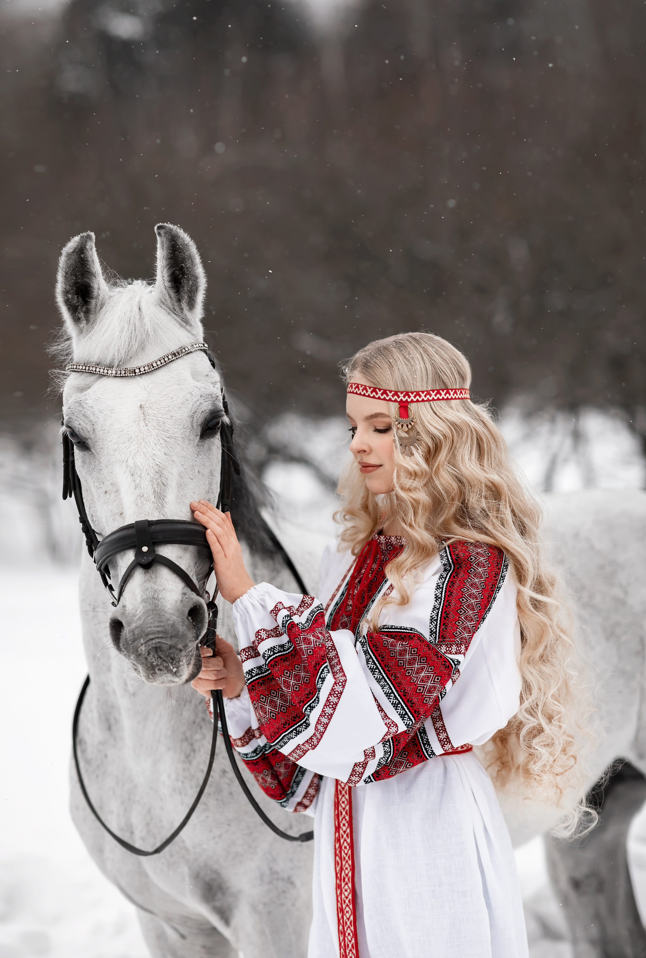 A11. Дизайнер костюмов и украшений, фотограф