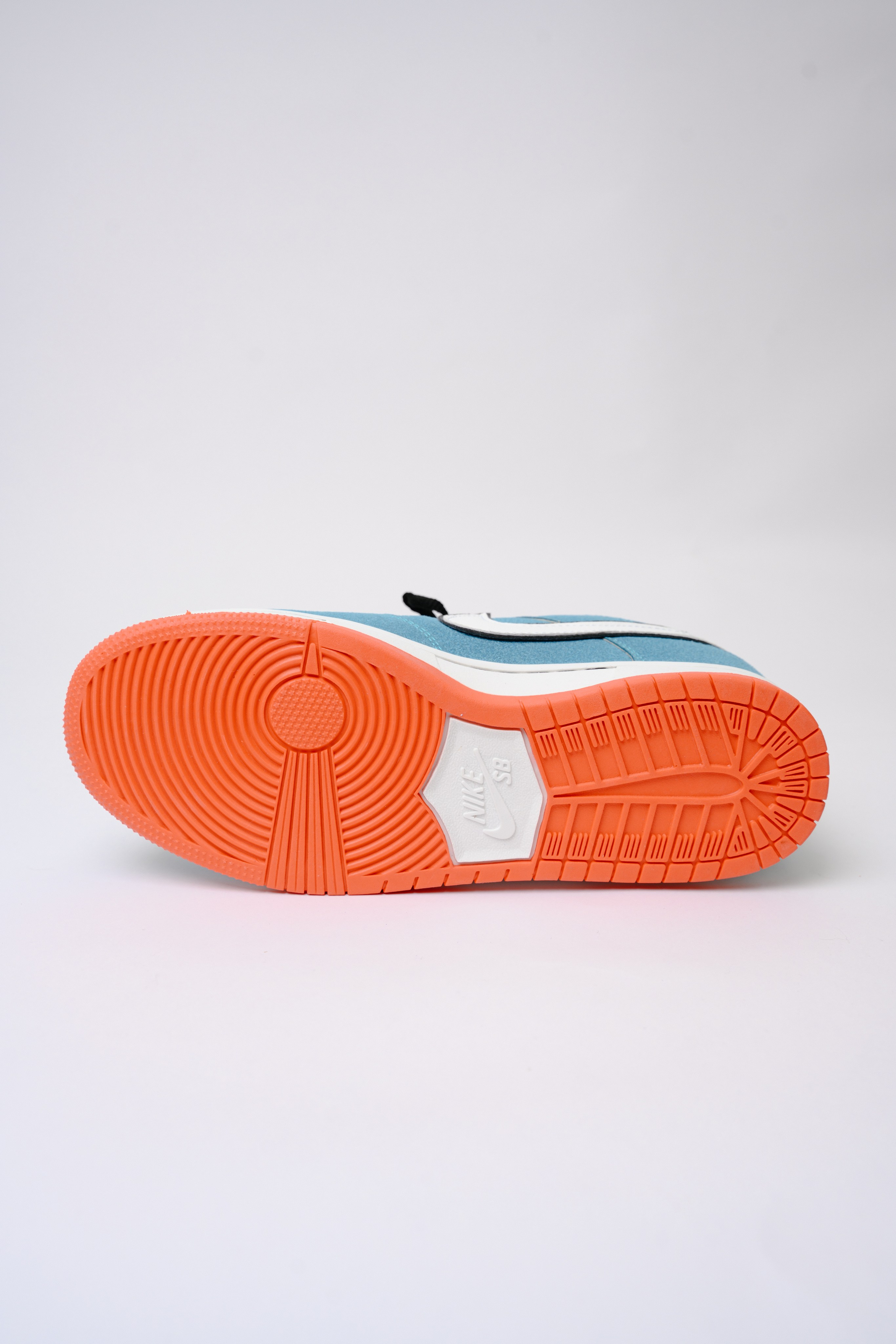 Кроссовки для wb. Фотограф в Красноярске