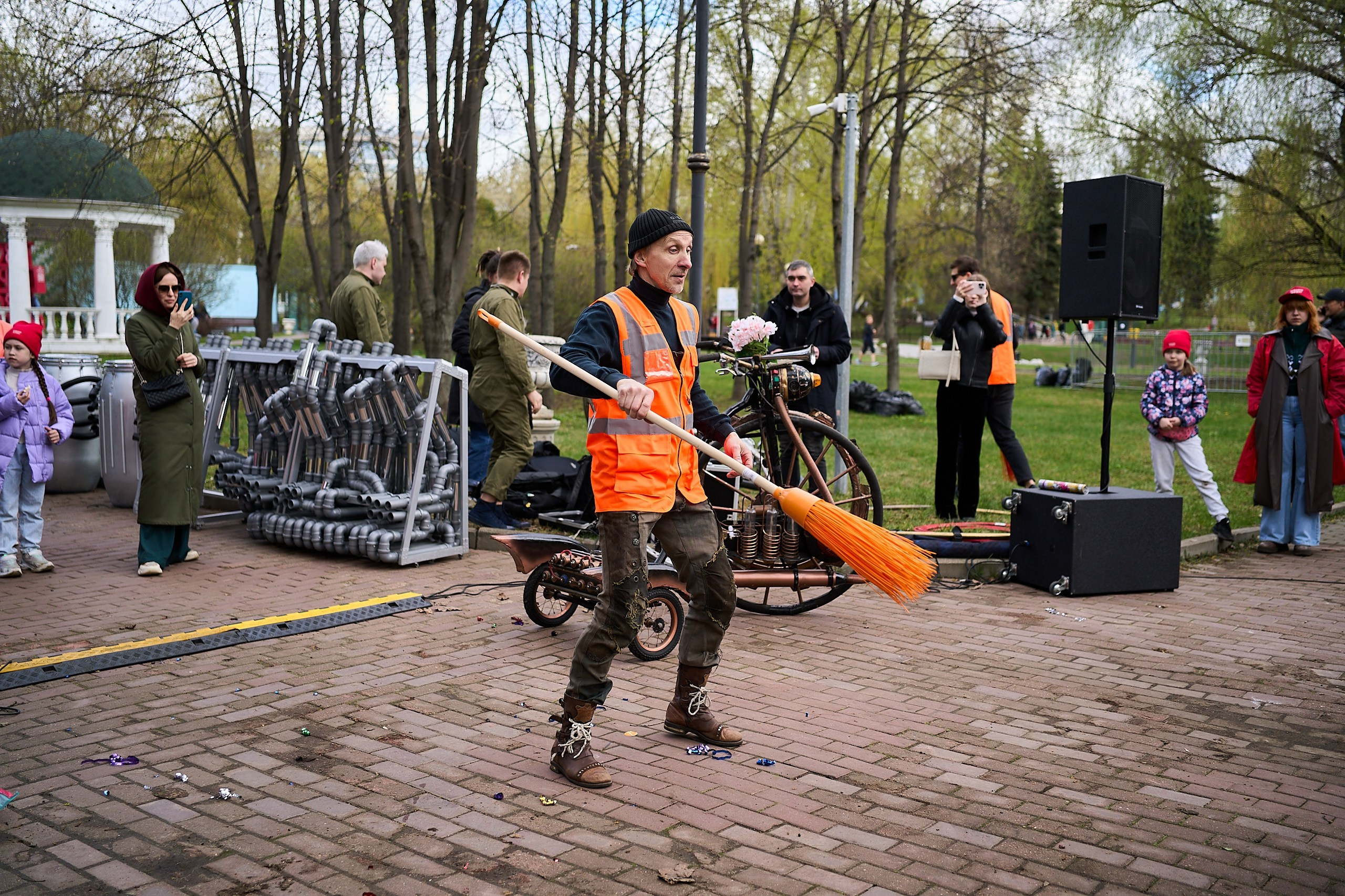 Субботник у Управления делами Мэра и Правительства Москвы. Фотограф и Видеограф в Москве. Олег Корушев