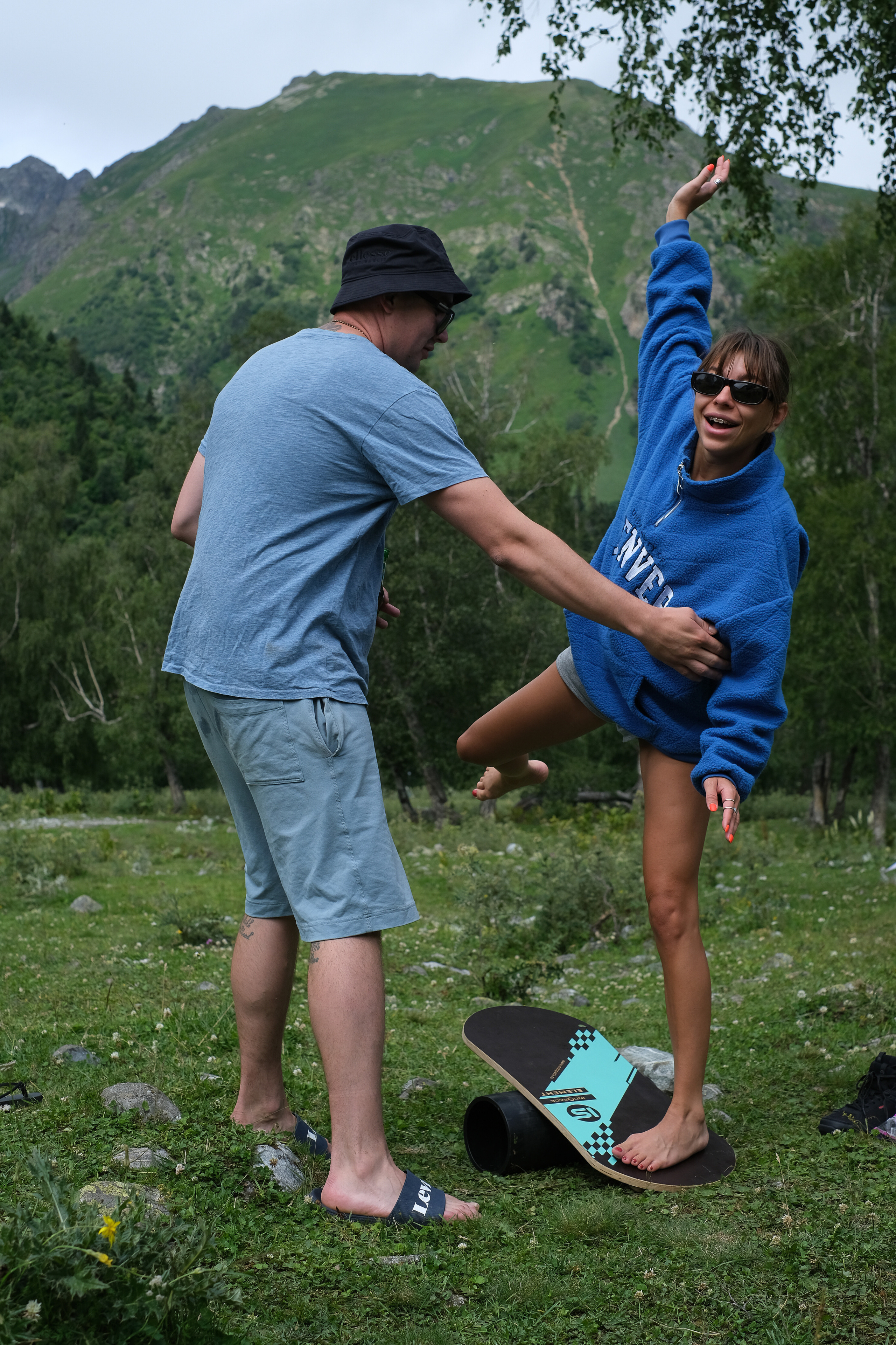 MOUNTAINS ASS FAMILY