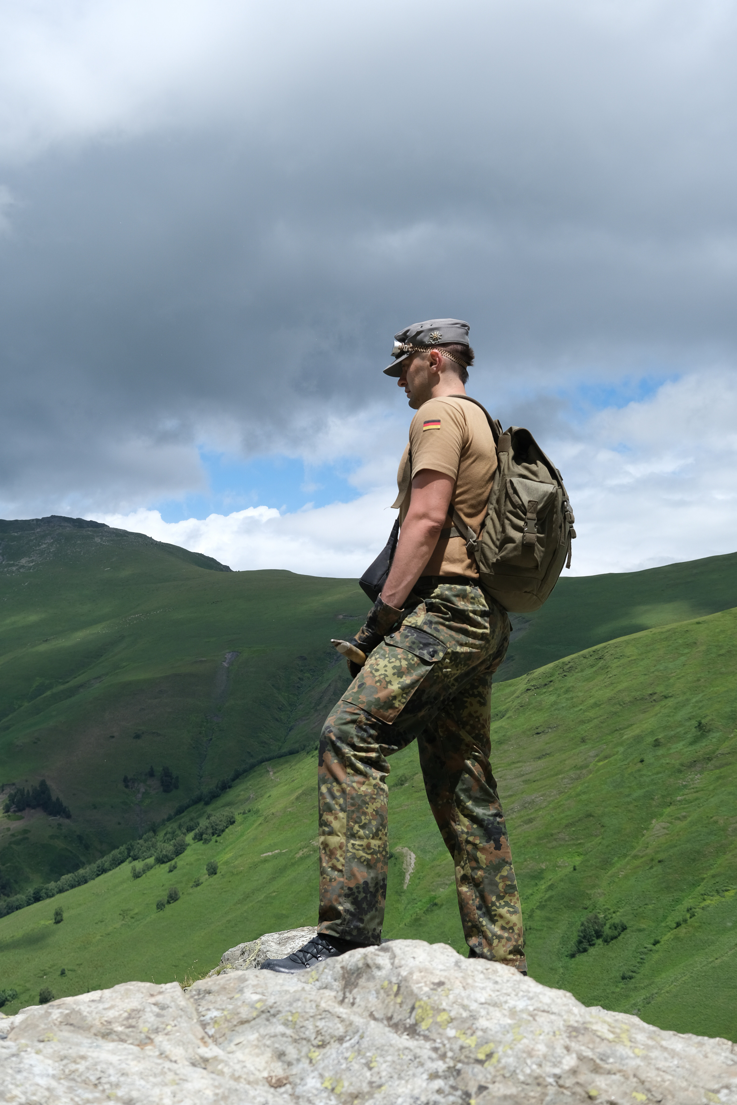 MOUNTAINS ASS FAMILY