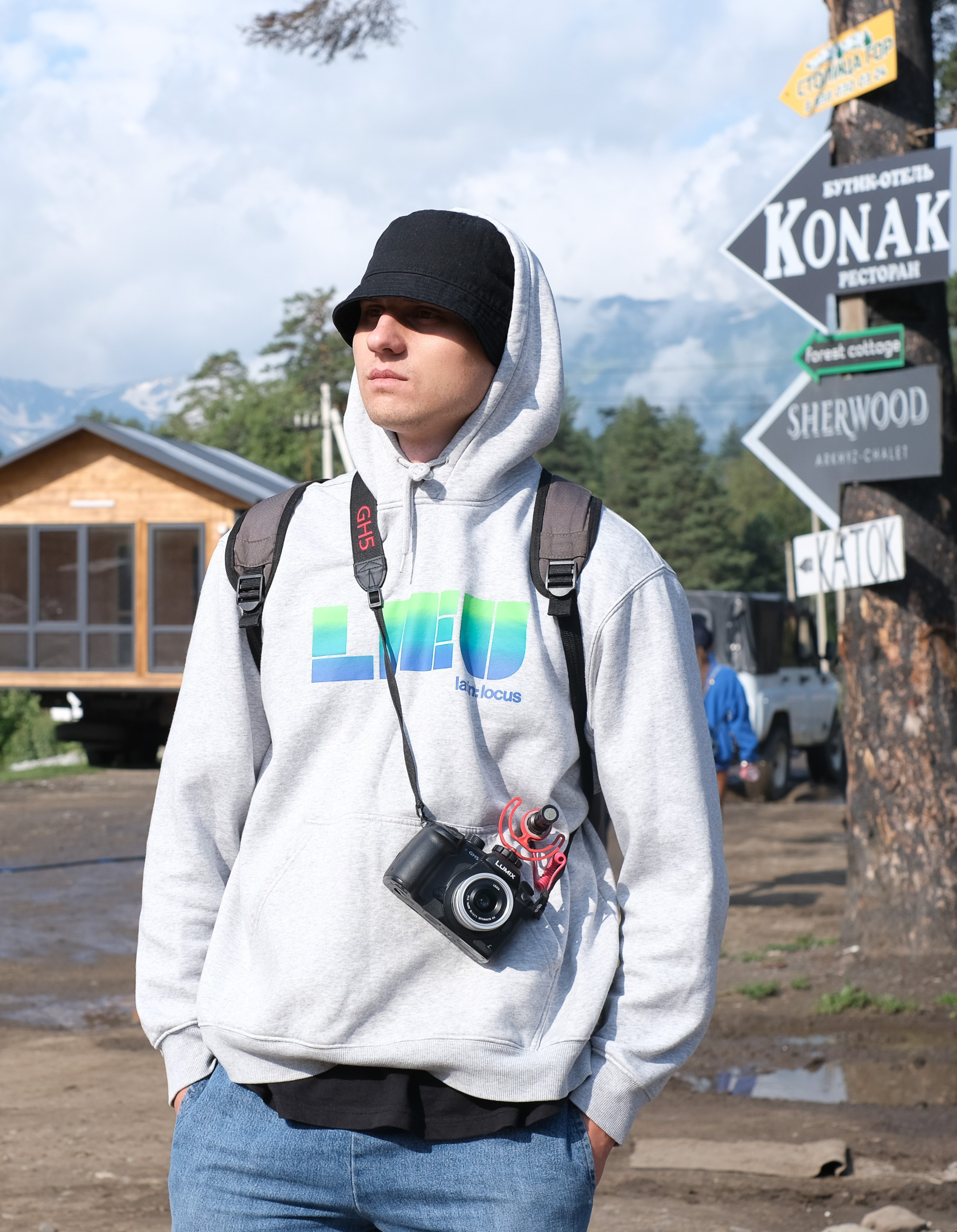 MOUNTAINS ASS FAMILY