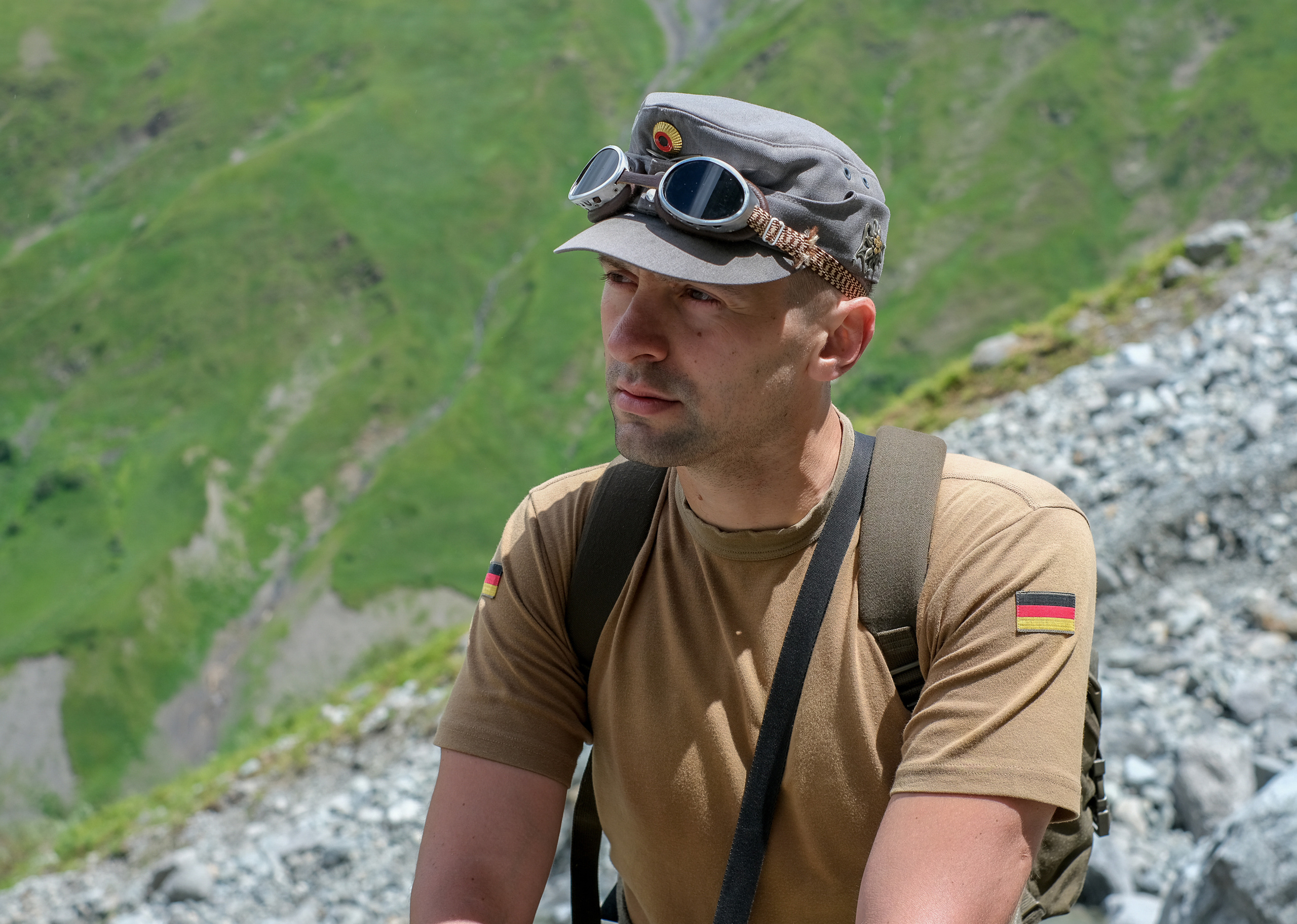 MOUNTAINS ASS FAMILY