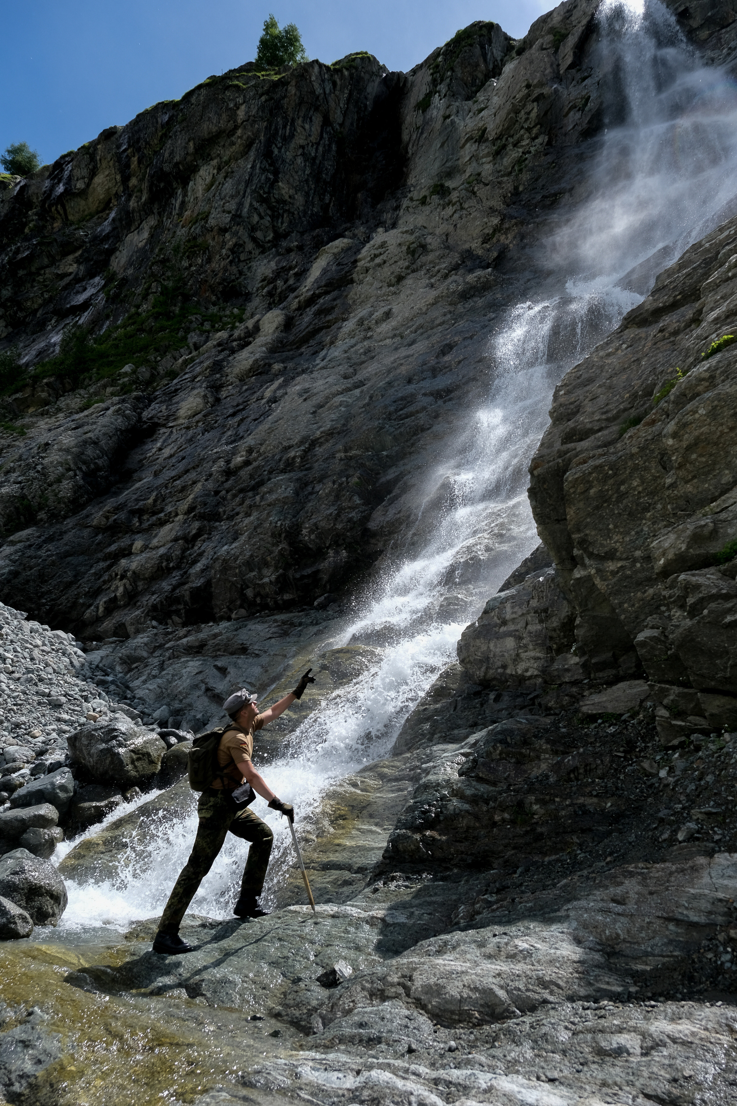 MOUNTAINS ASS FAMILY