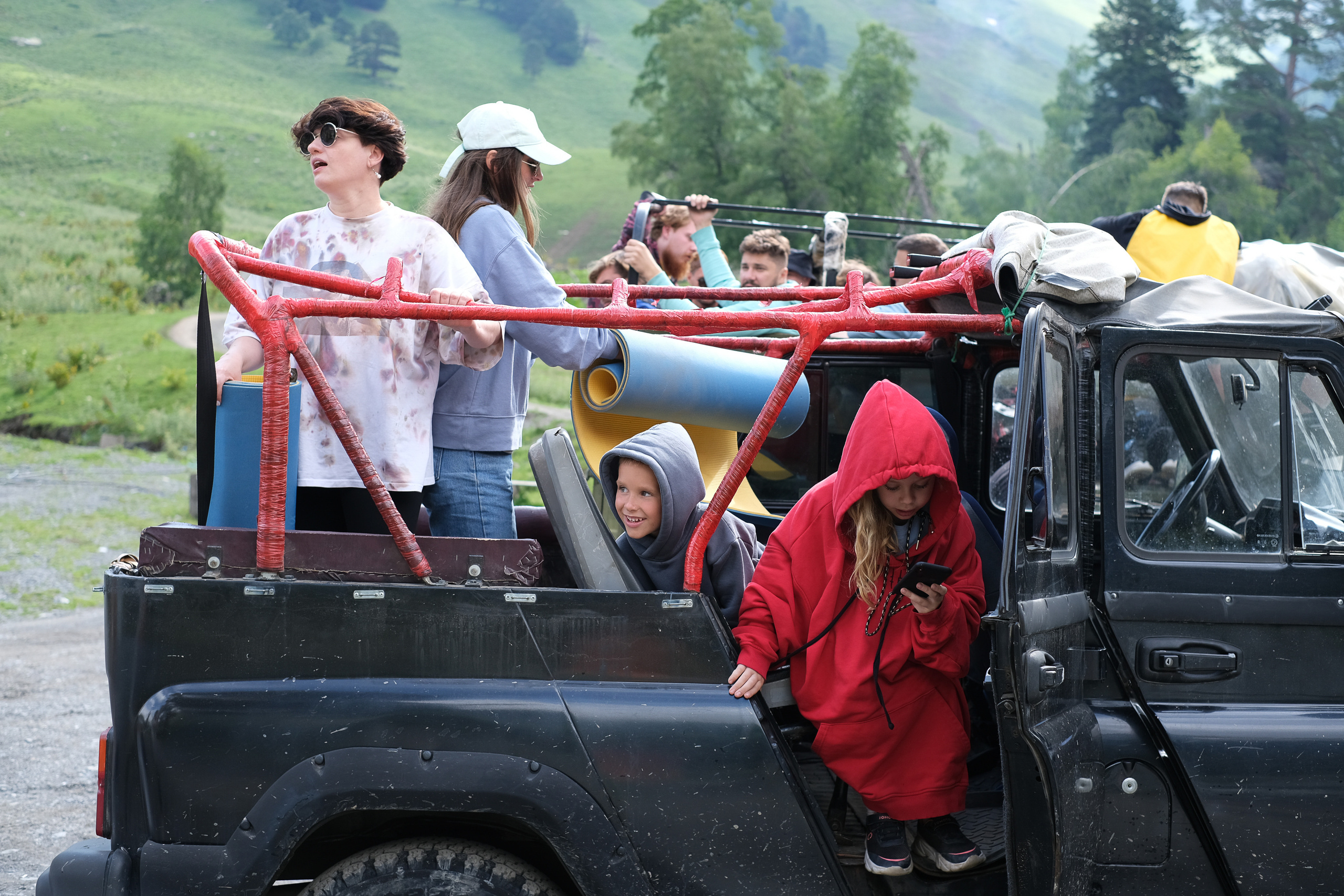 MOUNTAINS ASS FAMILY