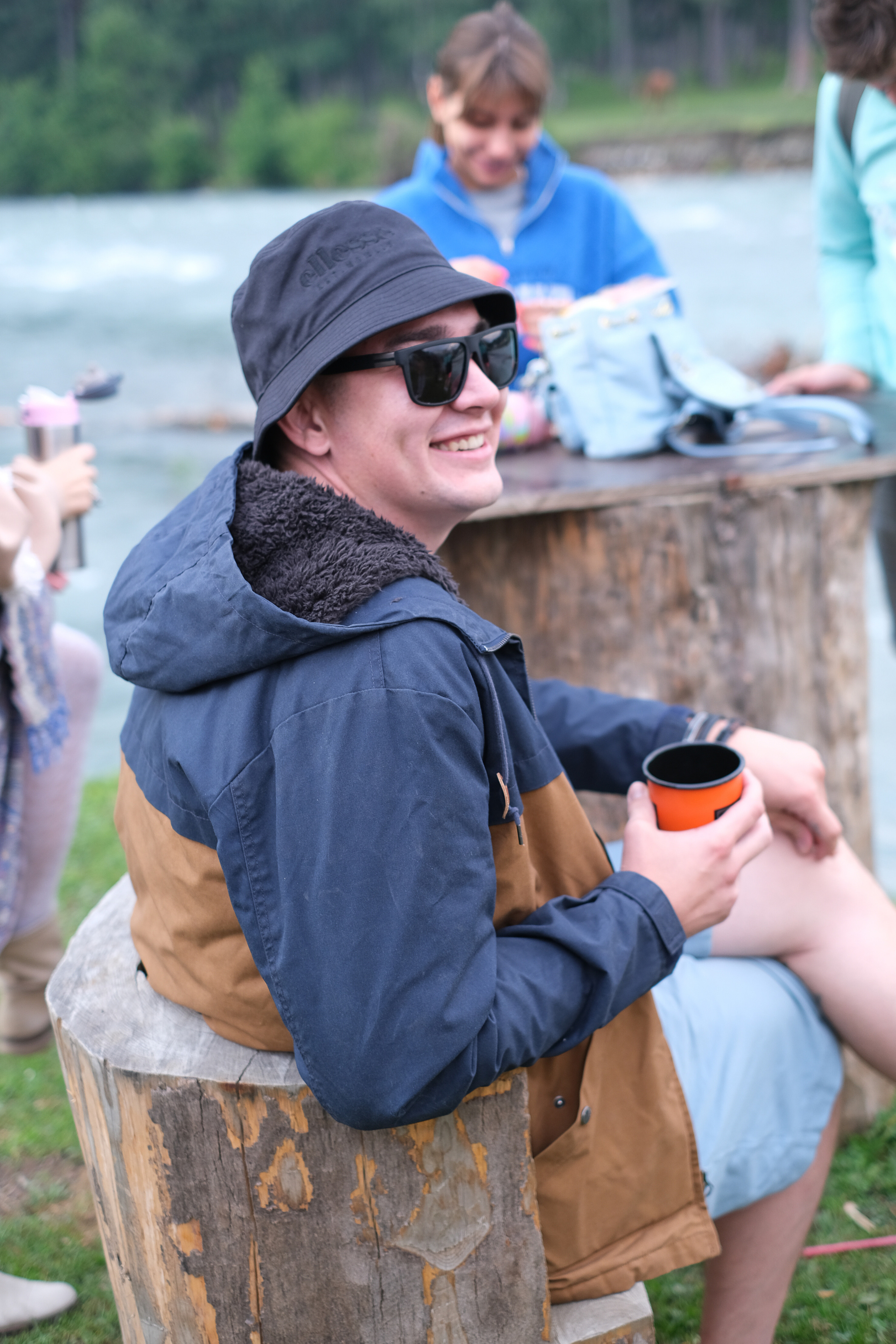 MOUNTAINS ASS FAMILY