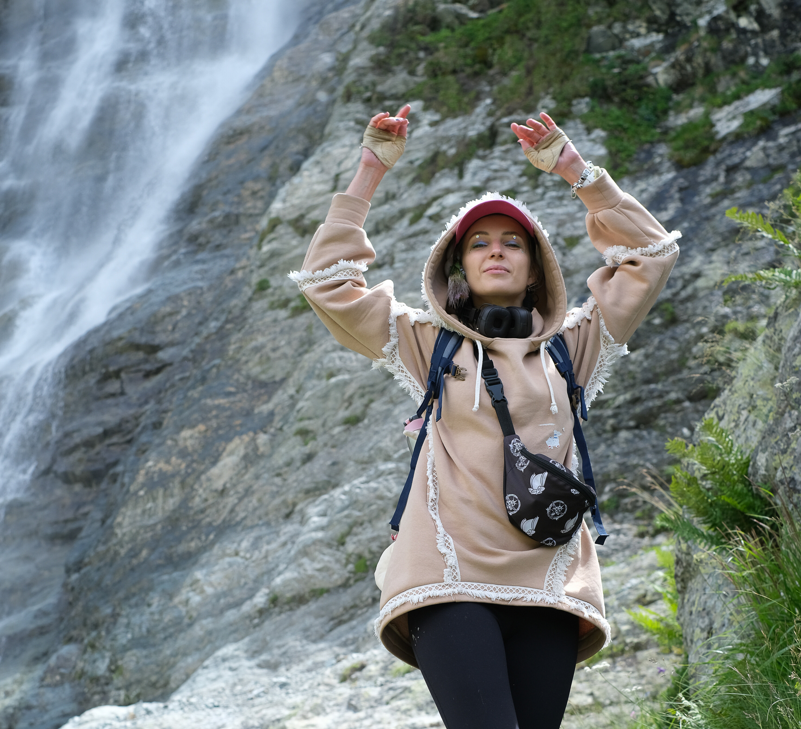 MOUNTAINS ASS FAMILY