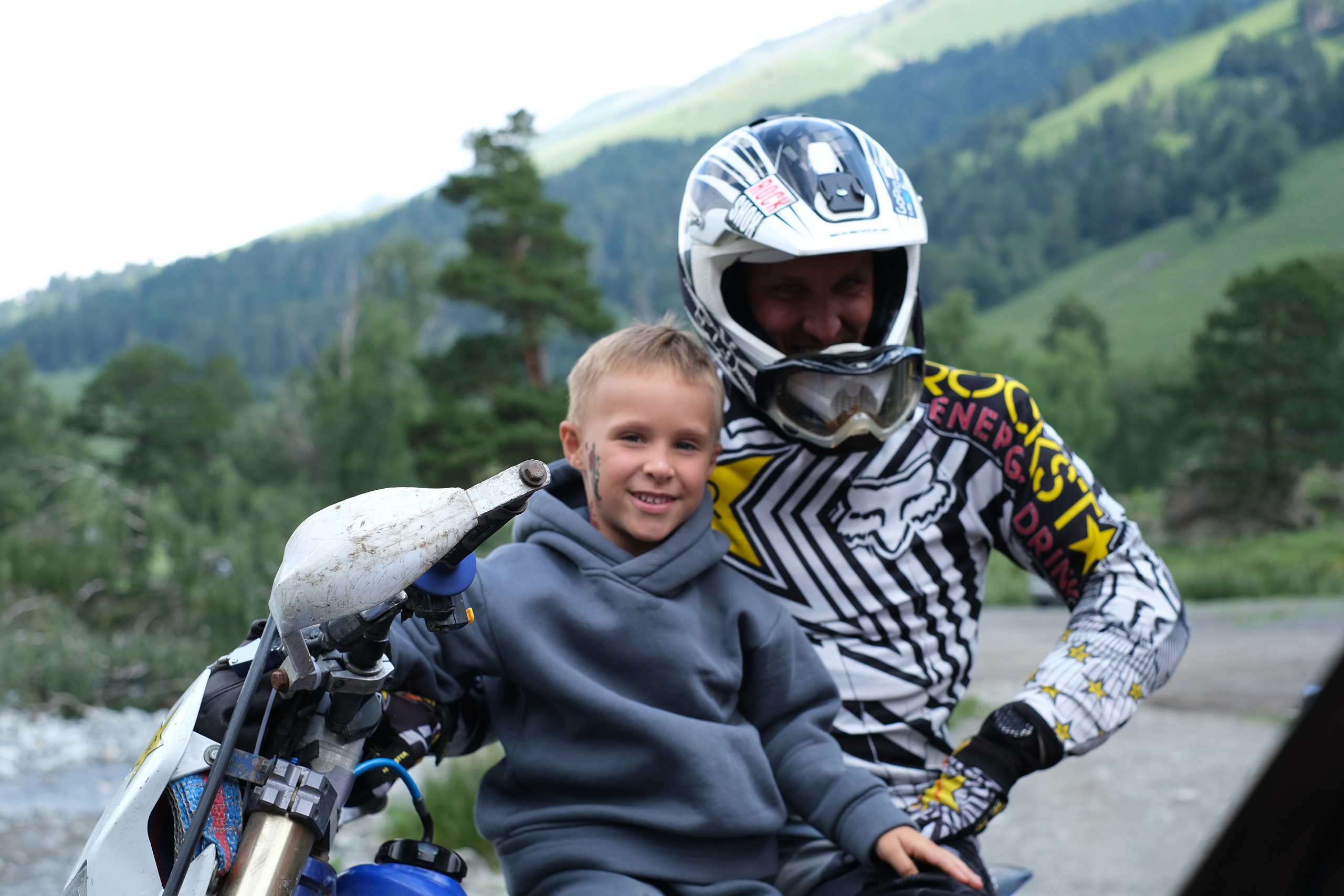 MOUNTAINS ASS FAMILY