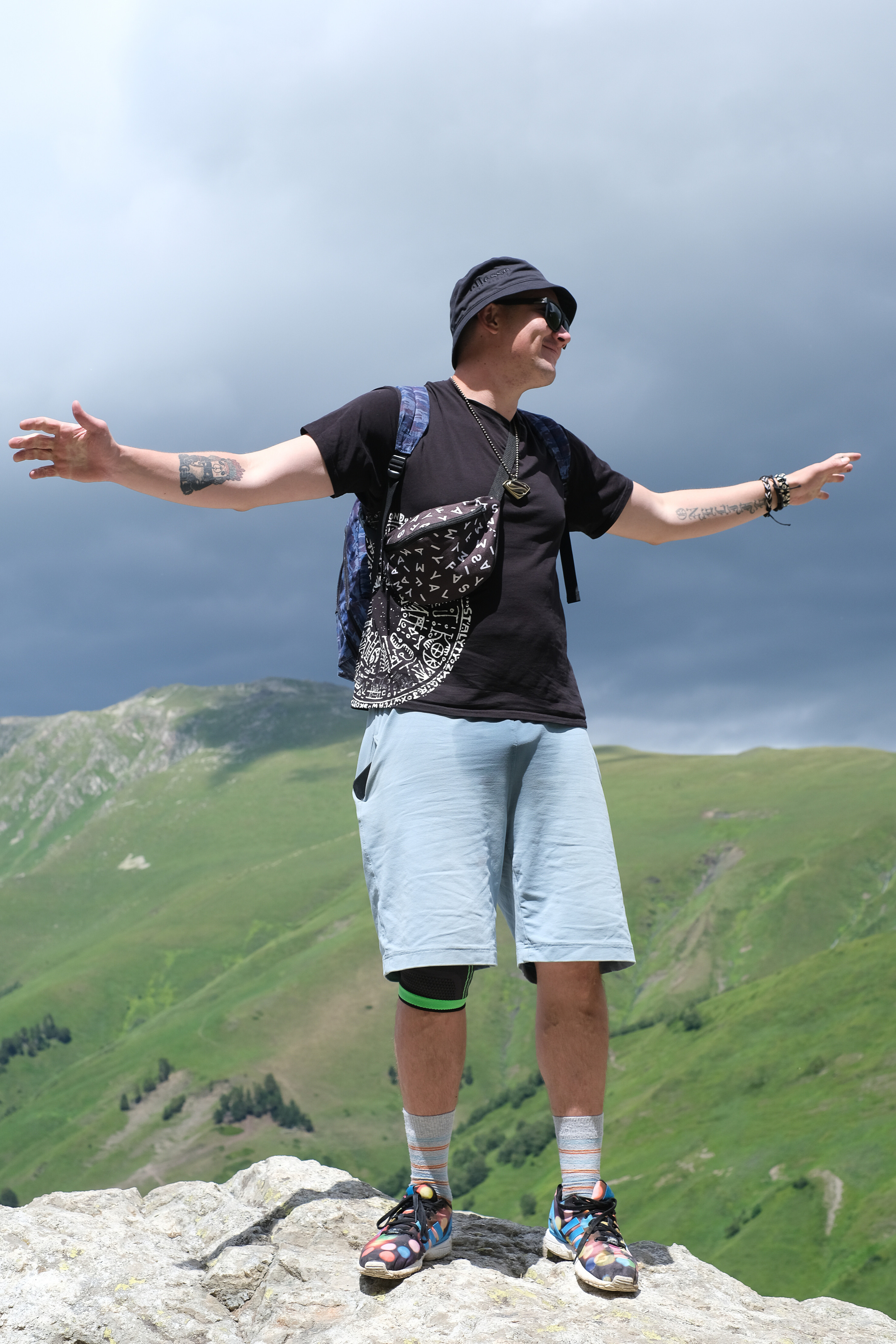 MOUNTAINS ASS FAMILY