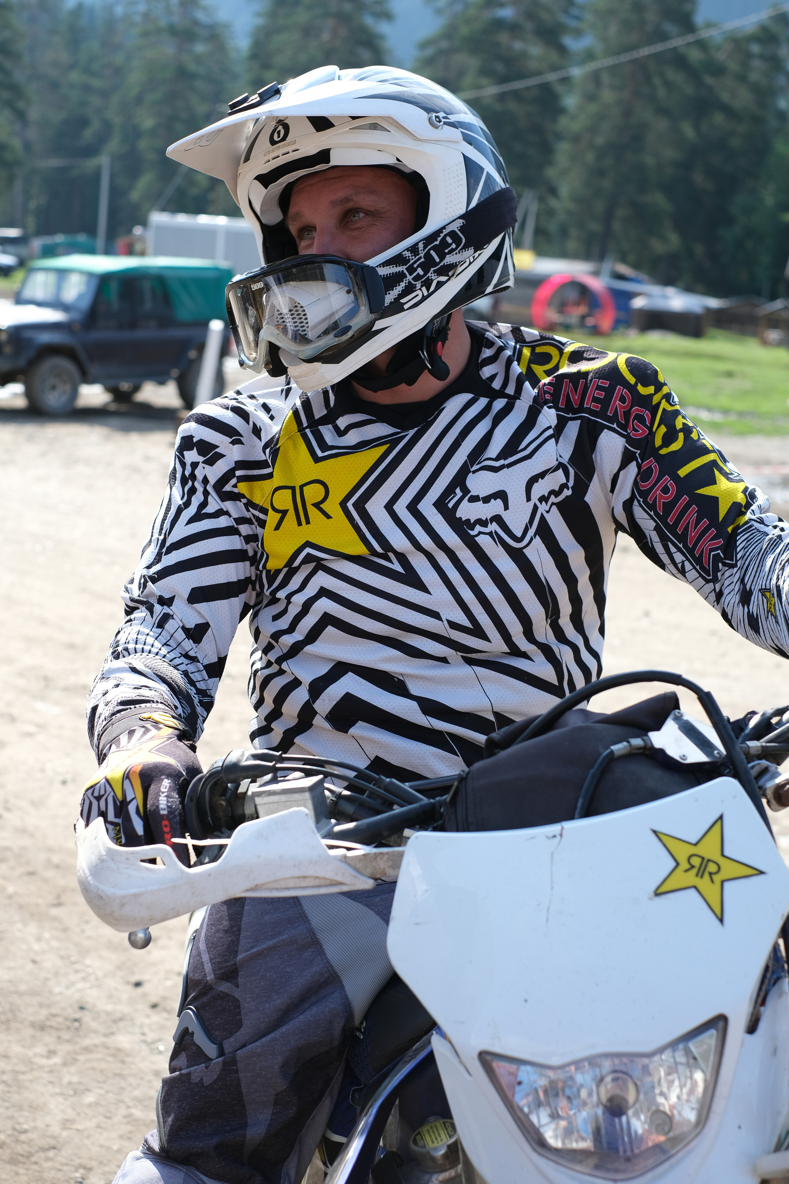 MOUNTAINS ASS FAMILY