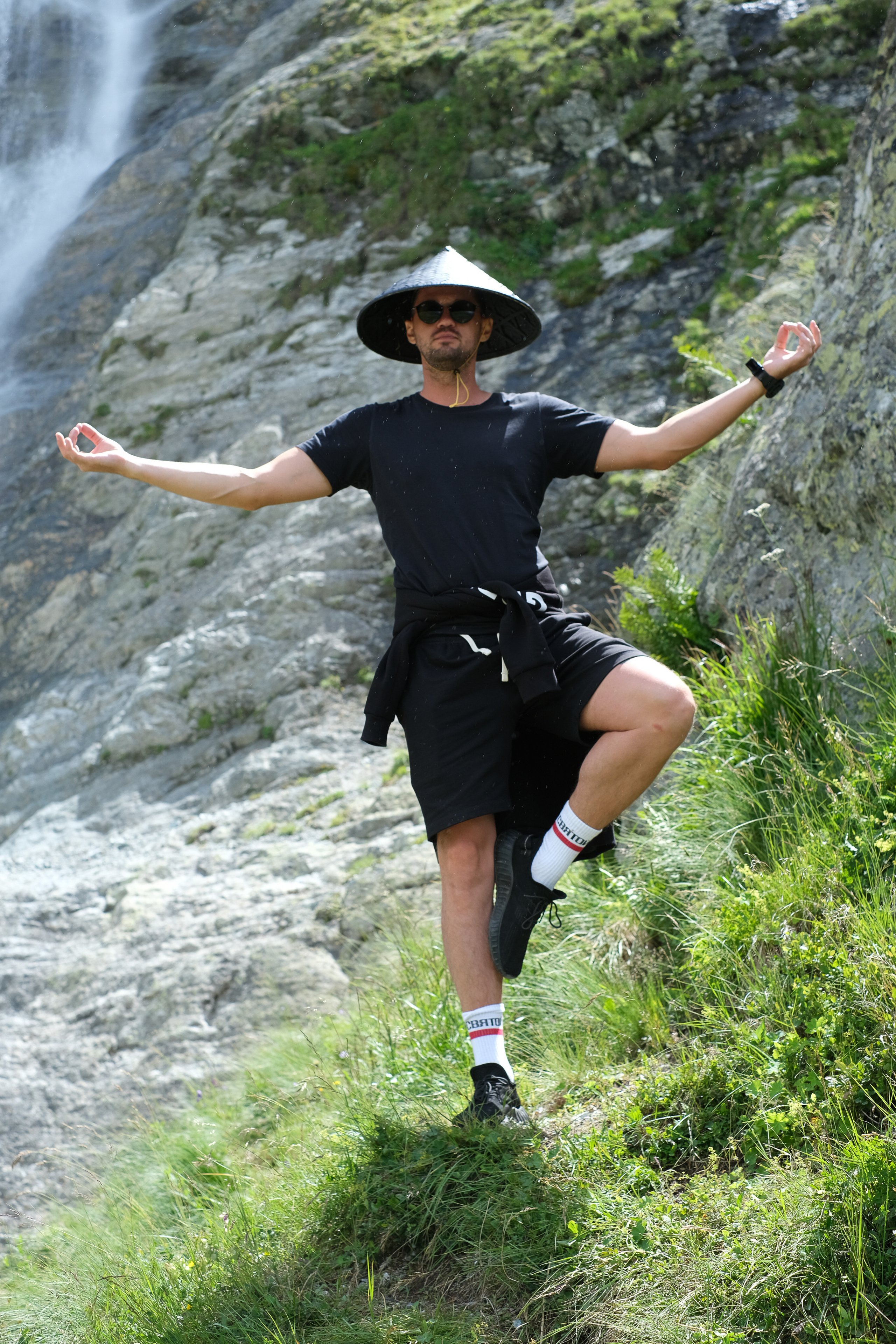 MOUNTAINS ASS FAMILY