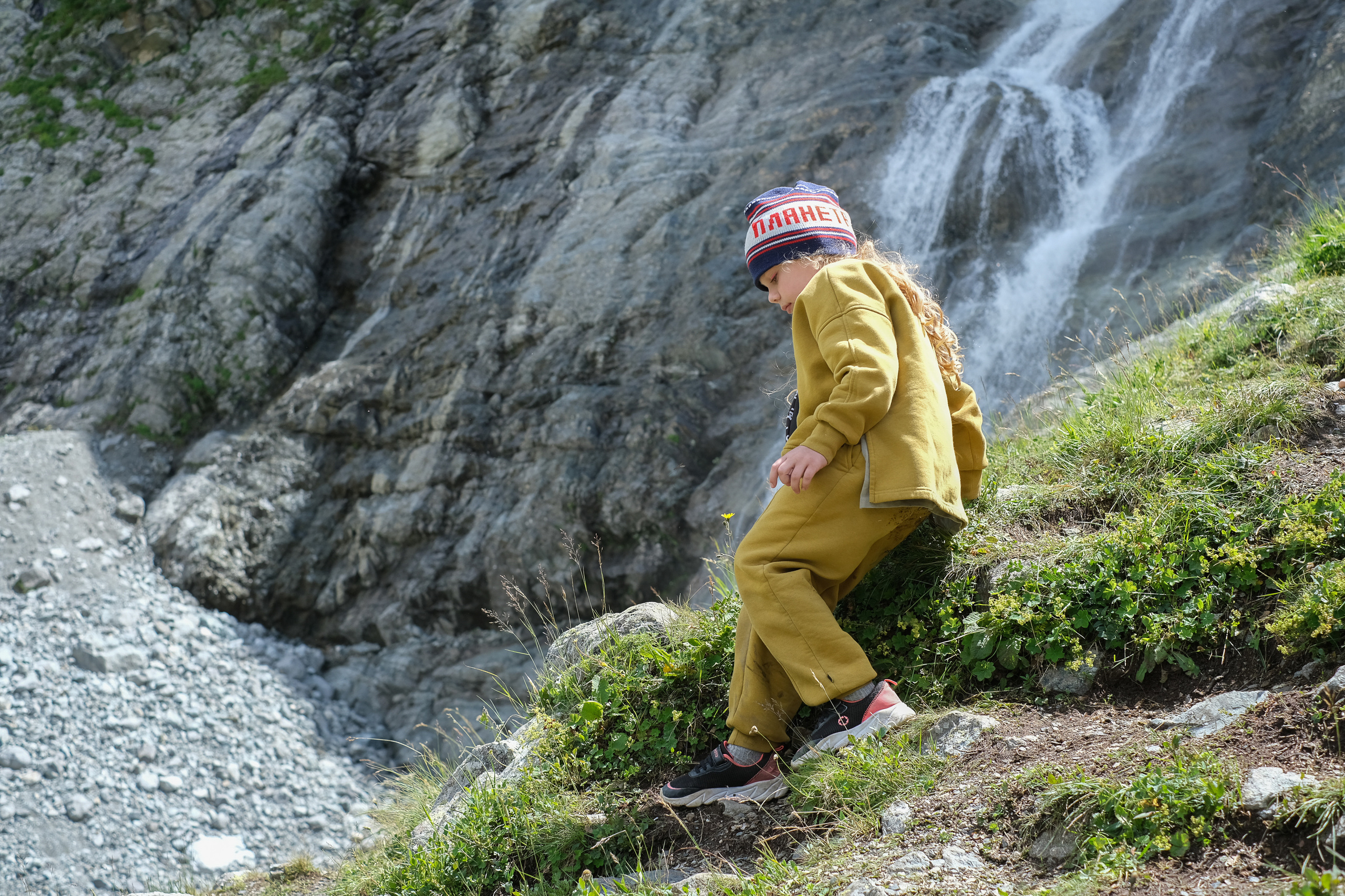 MOUNTAINS ASS FAMILY