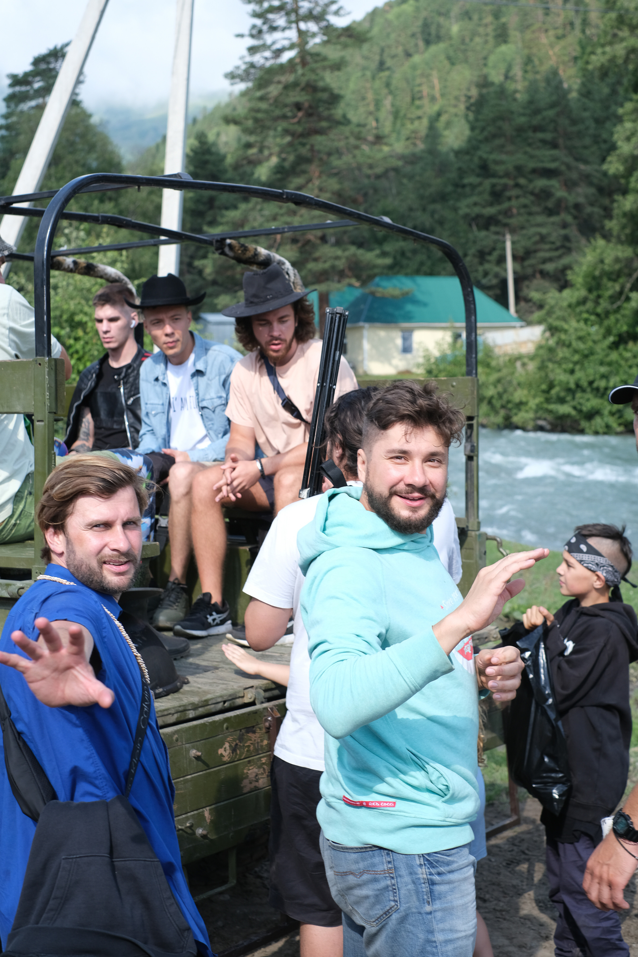 MOUNTAINS ASS FAMILY