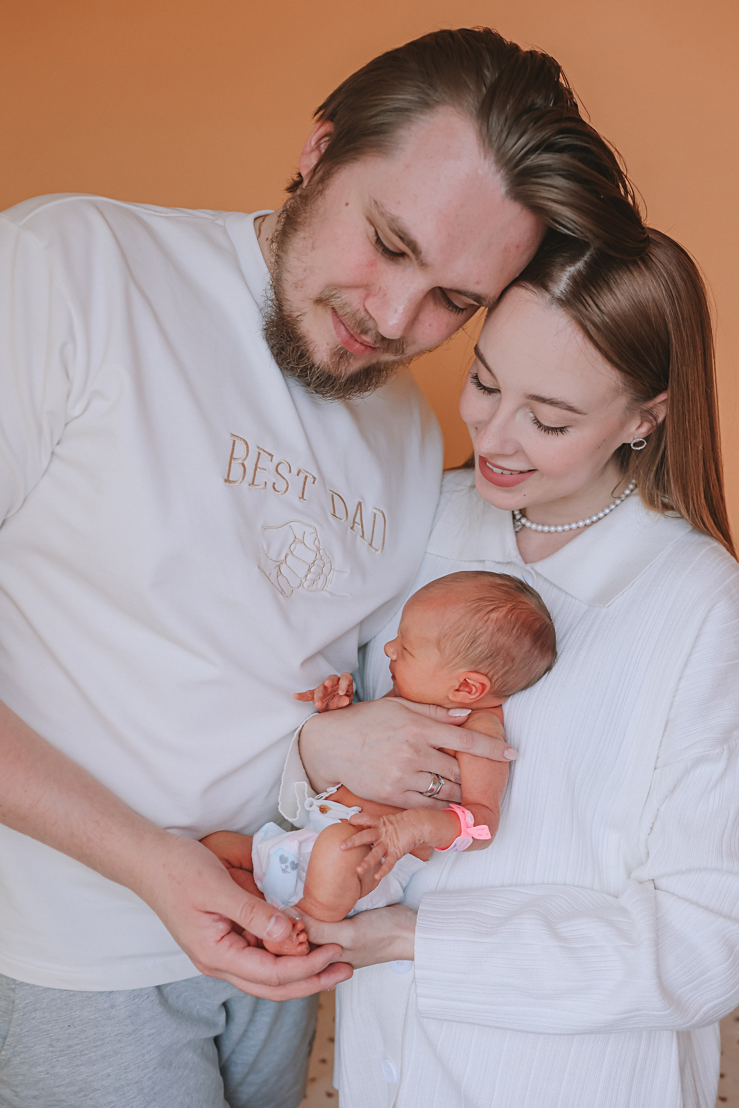 Выписка палата+внизу ПЦЭ. Семейный фотограф Тюмень, фотограф на роды Салмина Мария