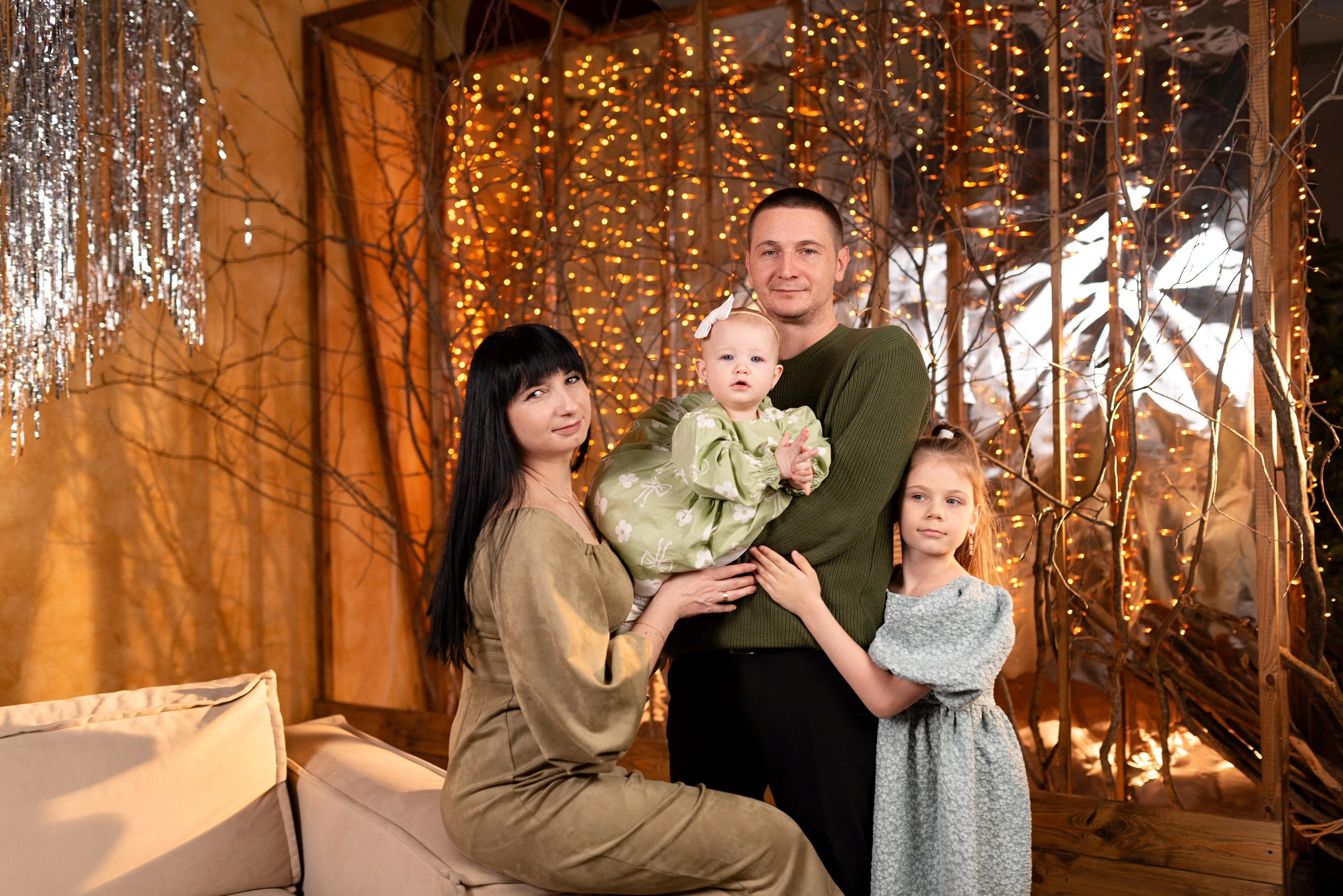 Семейная фотосессия в зале Невский фотостудии Питер. Детский и семейный фотограф в Сургуте и Нефтеюганске Анна Старцева