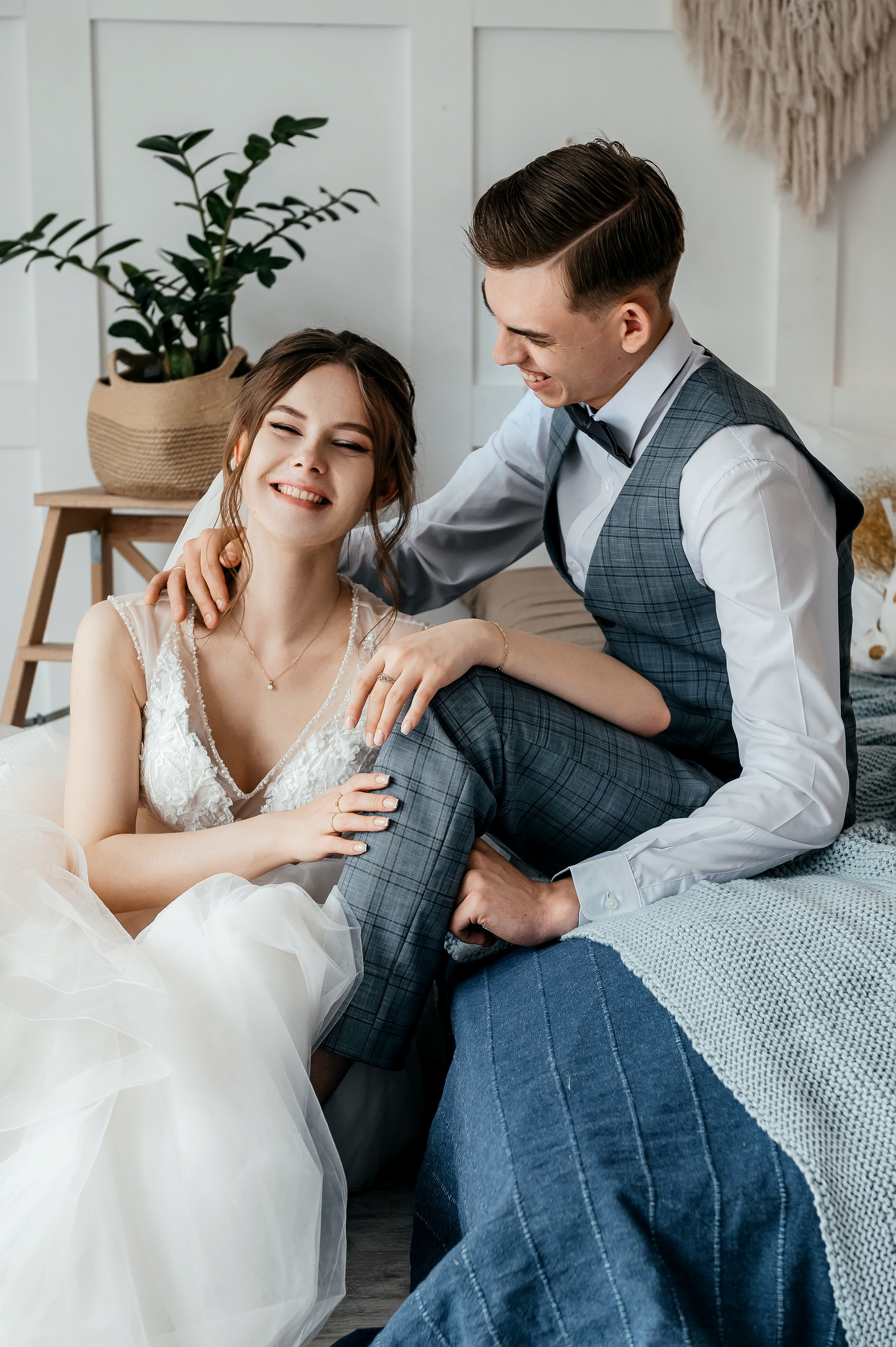 Свадебная лав стори в фотостудии Лофт 18. ЗАГС Королева и вечер в Усадьбе Гребнево. Свадебный и семейный фотограф Виктория Носачёва. Щелково, Москва и МО