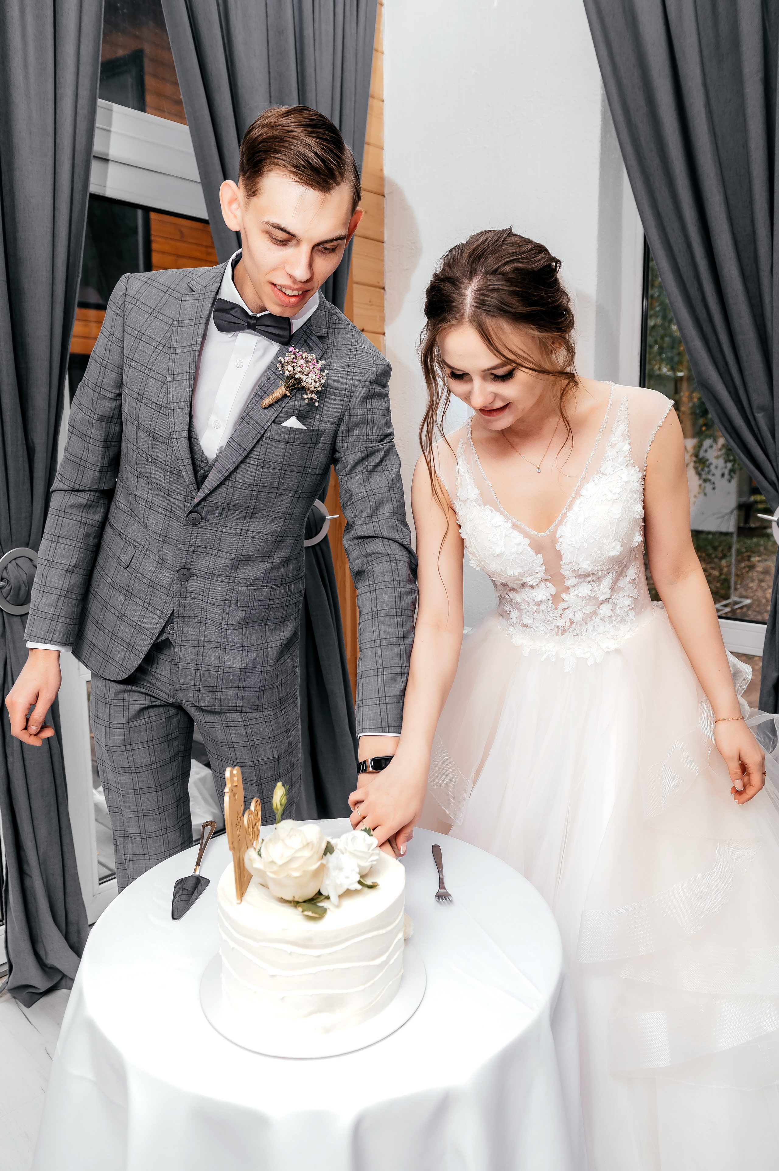 Свадебная лав стори в фотостудии Лофт 18. ЗАГС Королева и вечер в Усадьбе Гребнево. Свадебный и семейный фотограф Виктория Носачёва. Щелково, Москва и МО