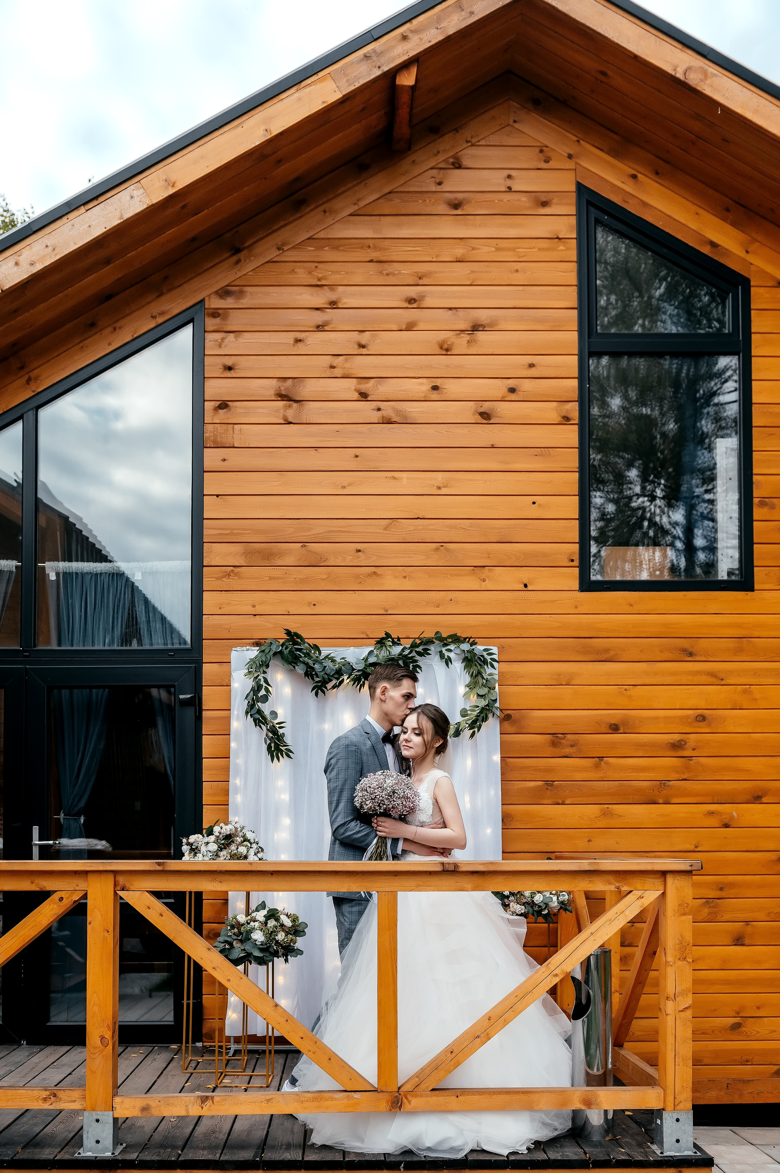 Свадебная лав стори в фотостудии Лофт 18. ЗАГС Королева и вечер в Усадьбе Гребнево. Свадебный и семейный фотограф Виктория Носачёва. Щелково, Москва и МО