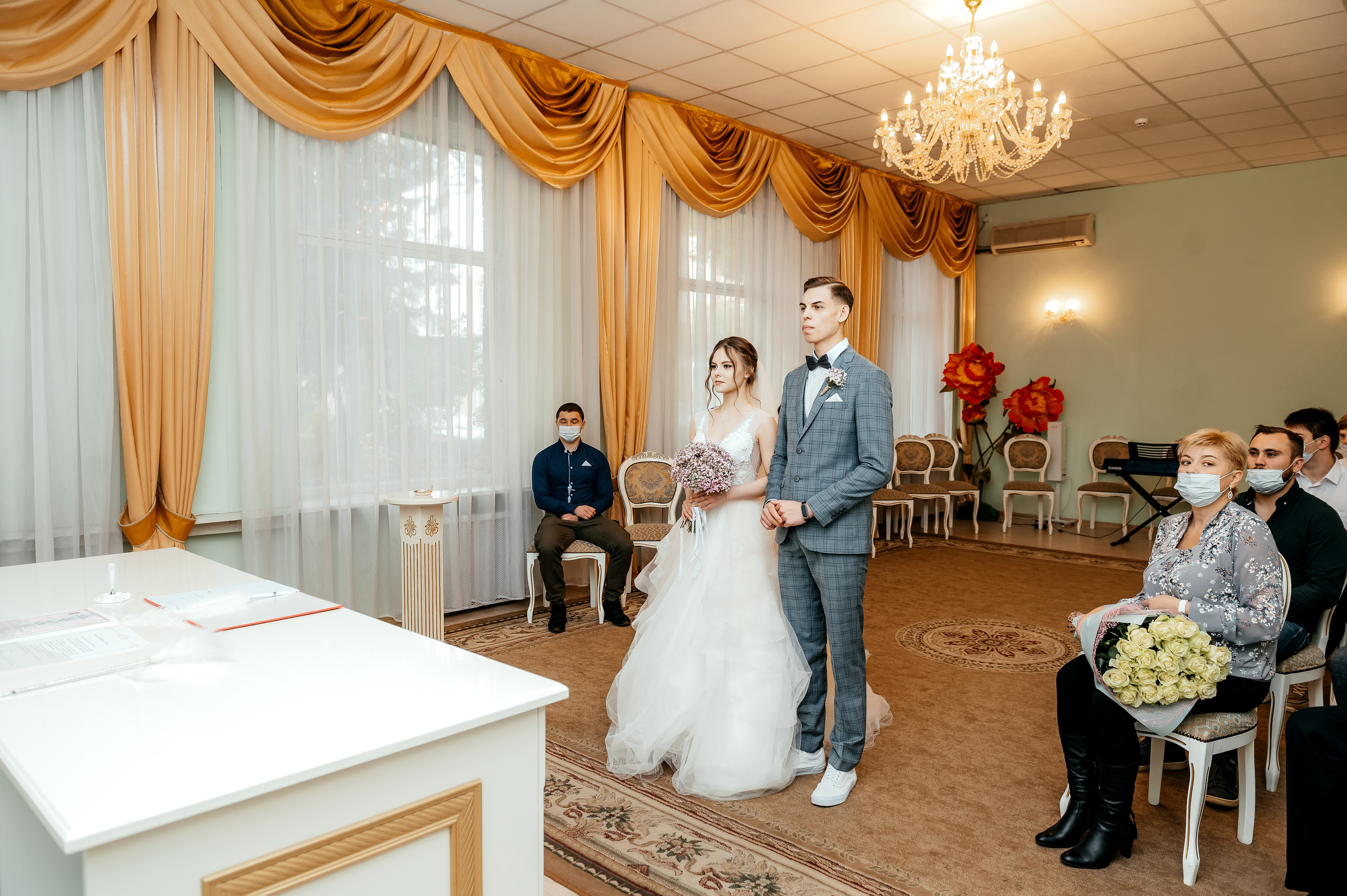 Свадебная лав стори в фотостудии Лофт 18. ЗАГС Королева и вечер в Усадьбе Гребнево. Свадебный и семейный фотограф Виктория Носачёва. Щелково, Москва и МО