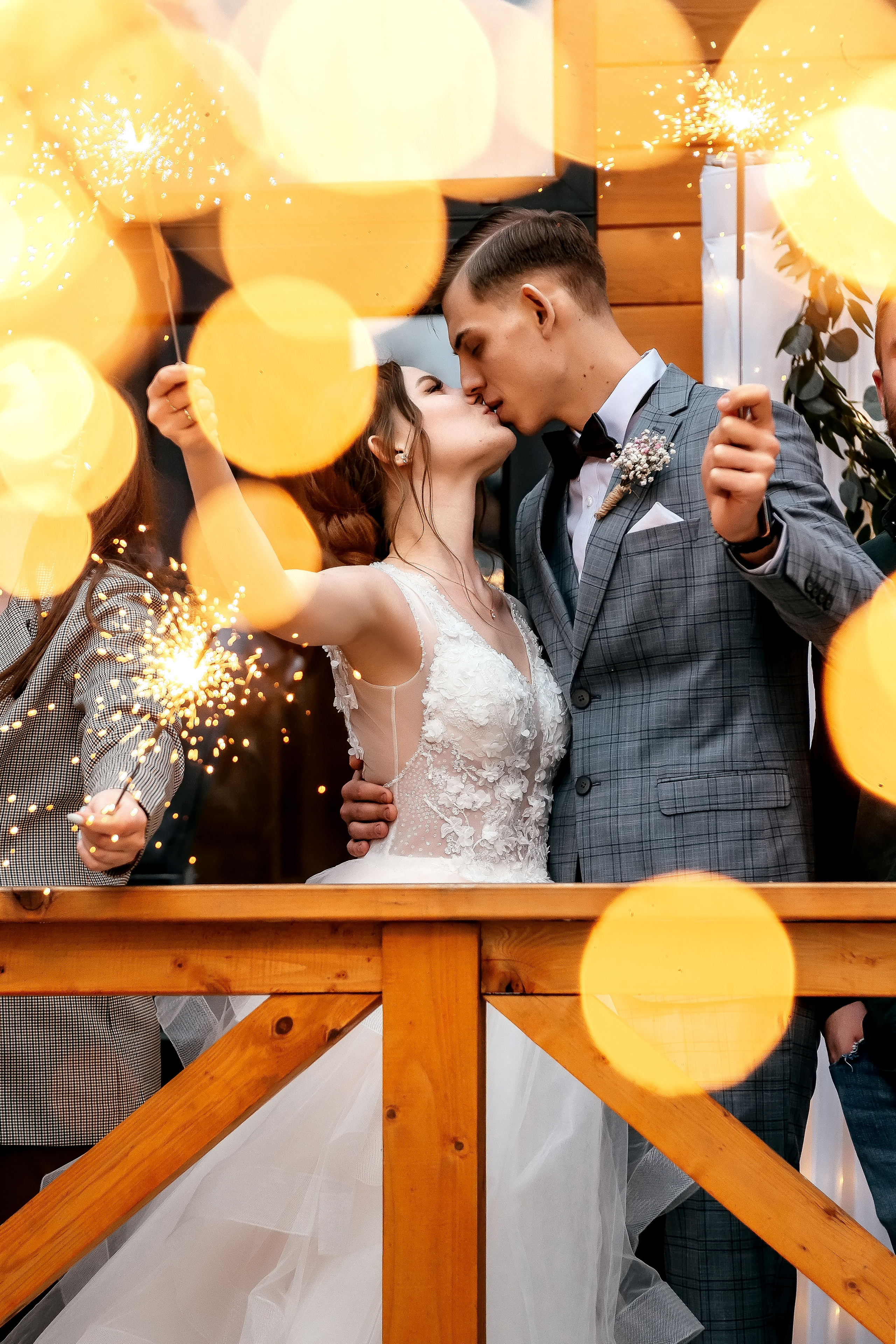 Свадебная лав стори в фотостудии Лофт 18. ЗАГС Королева и вечер в Усадьбе Гребнево. Свадебный и семейный фотограф Виктория Носачёва. Щелково, Москва и МО