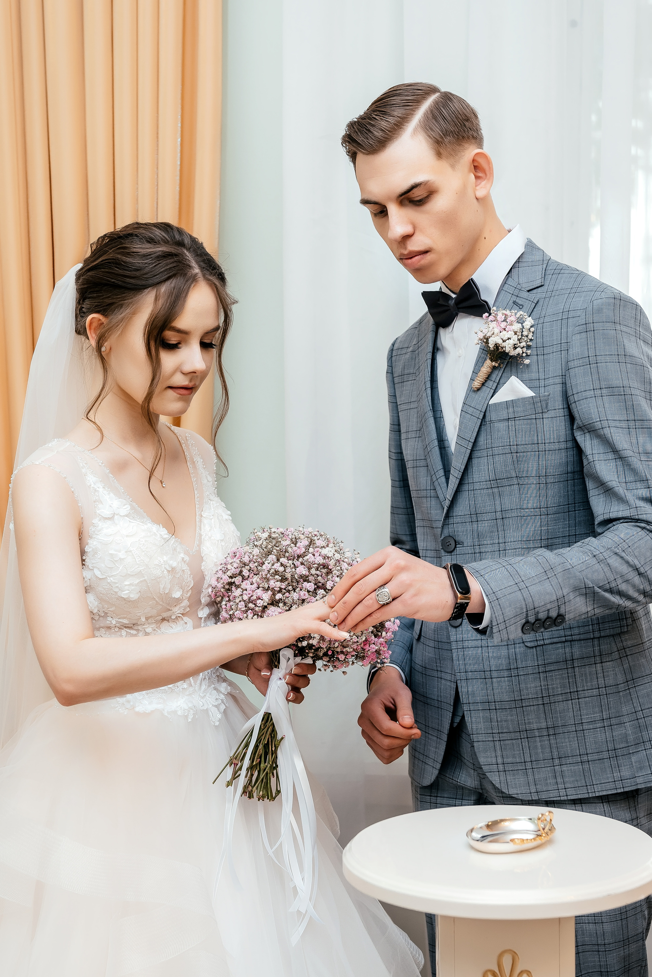 Свадебная лав стори в фотостудии Лофт 18. ЗАГС Королева и вечер в Усадьбе Гребнево. Свадебный и семейный фотограф Виктория Носачёва. Щелково, Москва и МО