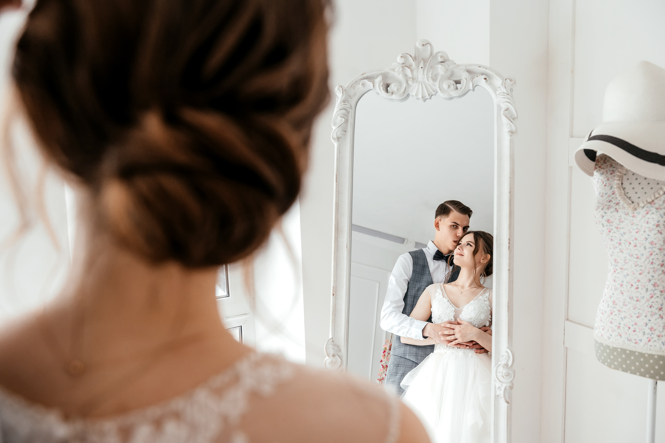 Свадебная лав стори в фотостудии Лофт 18. ЗАГС Королева и вечер в Усадьбе Гребнево. Свадебный и семейный фотограф Виктория Носачёва. Щелково, Москва и МО