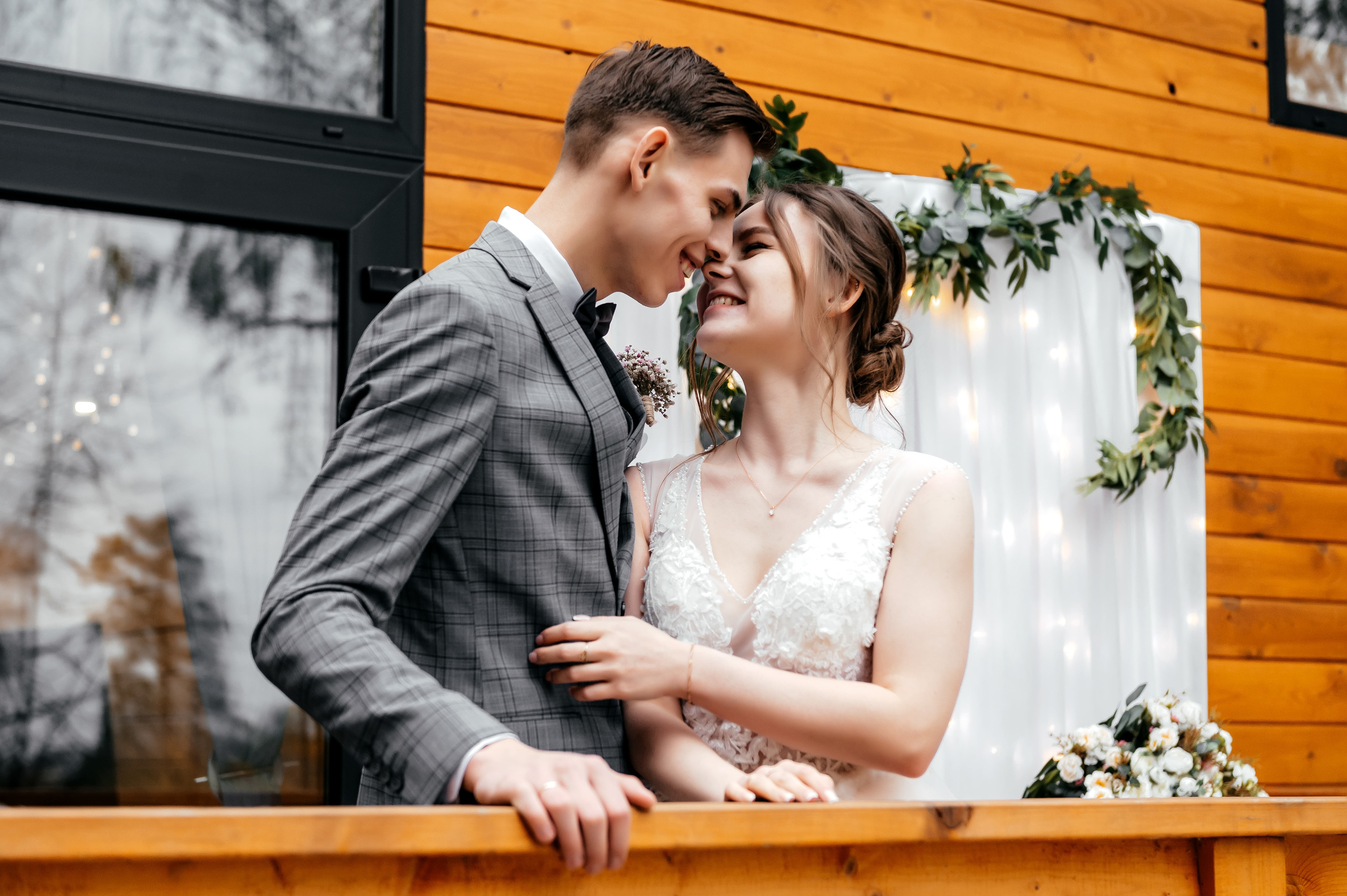 Свадебная лав стори в фотостудии Лофт 18. ЗАГС Королева и вечер в Усадьбе Гребнево. Свадебный и семейный фотограф Виктория Носачёва. Щелково, Москва и МО