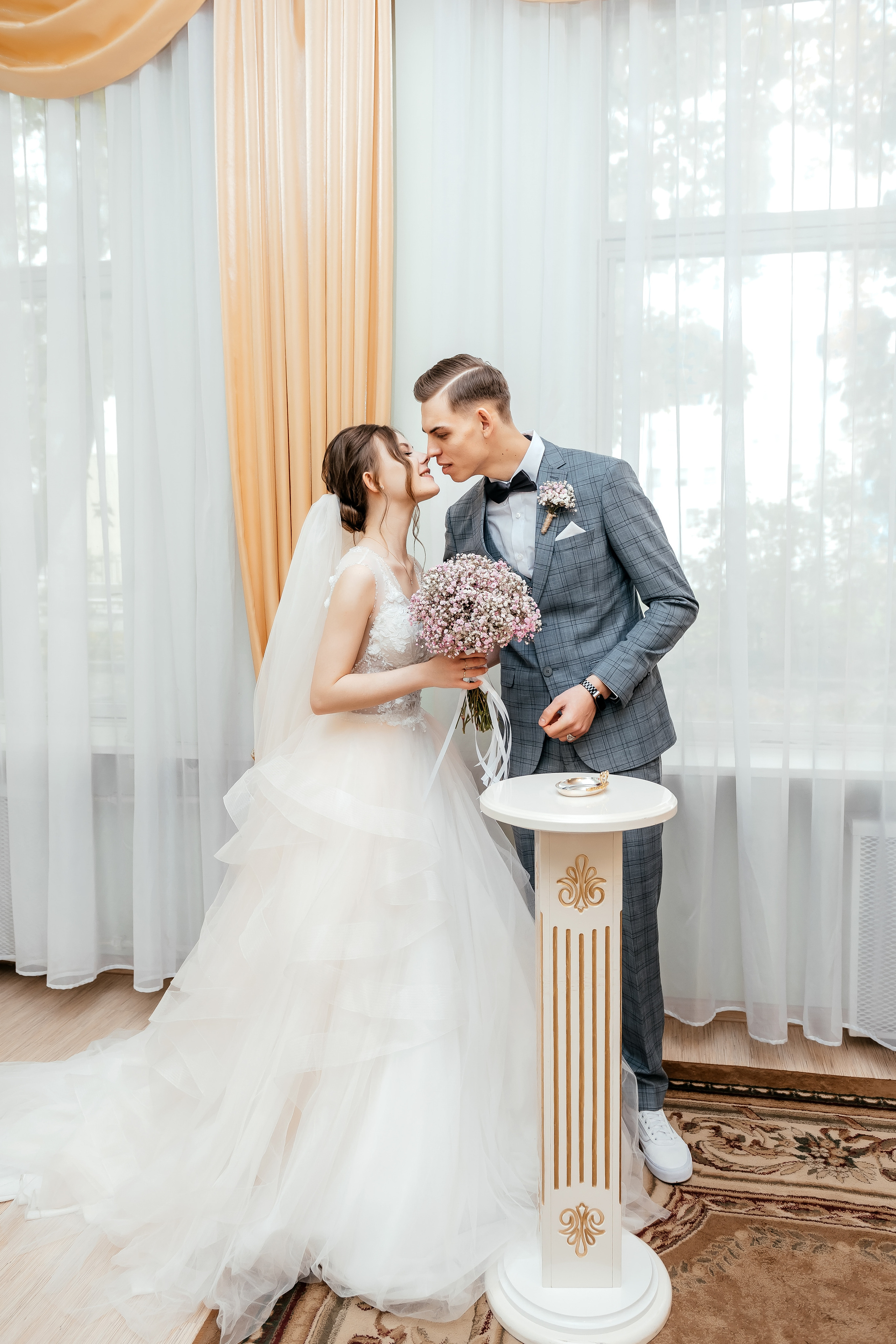 Свадебная лав стори в фотостудии Лофт 18. ЗАГС Королева и вечер в Усадьбе Гребнево. Свадебный и семейный фотограф Виктория Носачёва. Щелково, Москва и МО