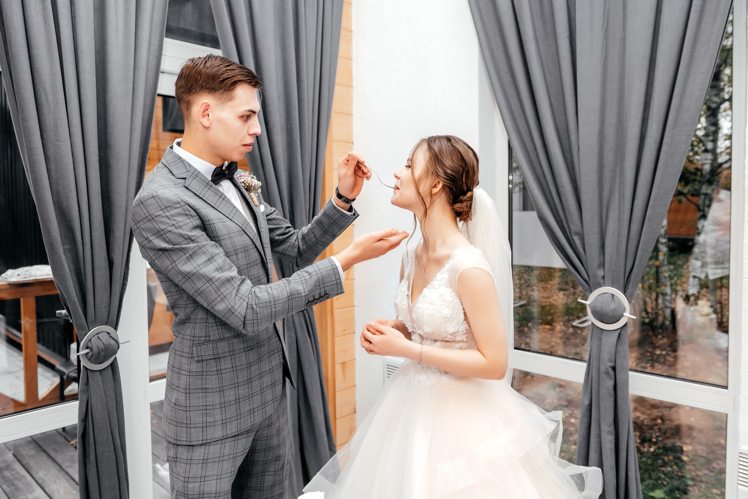 Свадебная лав стори в фотостудии Лофт 18. ЗАГС Королева и вечер в Усадьбе Гребнево. Свадебный и семейный фотограф Виктория Носачёва. Щелково, Москва и МО