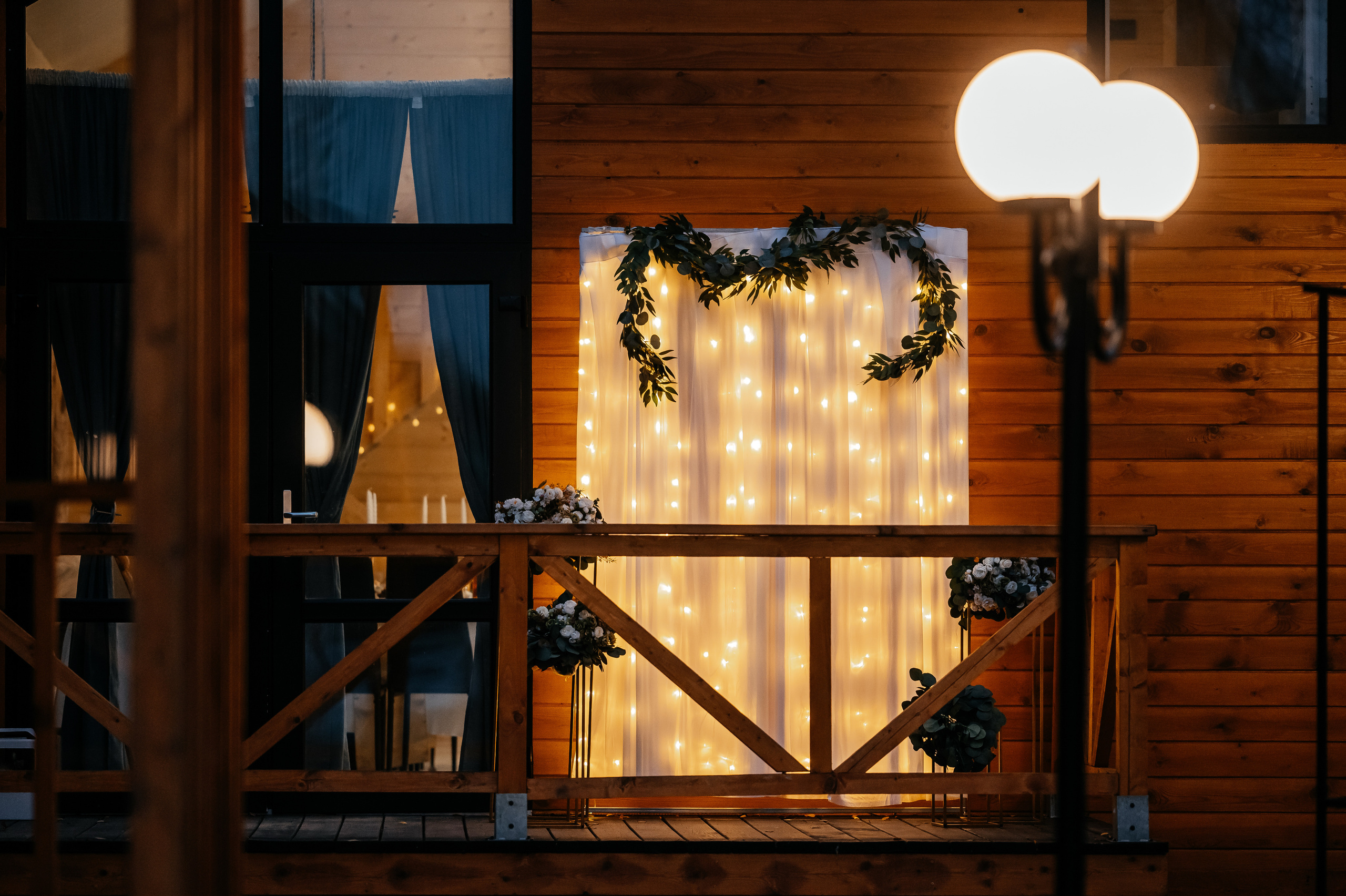 Свадебная лав стори в фотостудии Лофт 18. ЗАГС Королева и вечер в Усадьбе Гребнево. Свадебный и семейный фотограф Виктория Носачёва. Щелково, Москва и МО